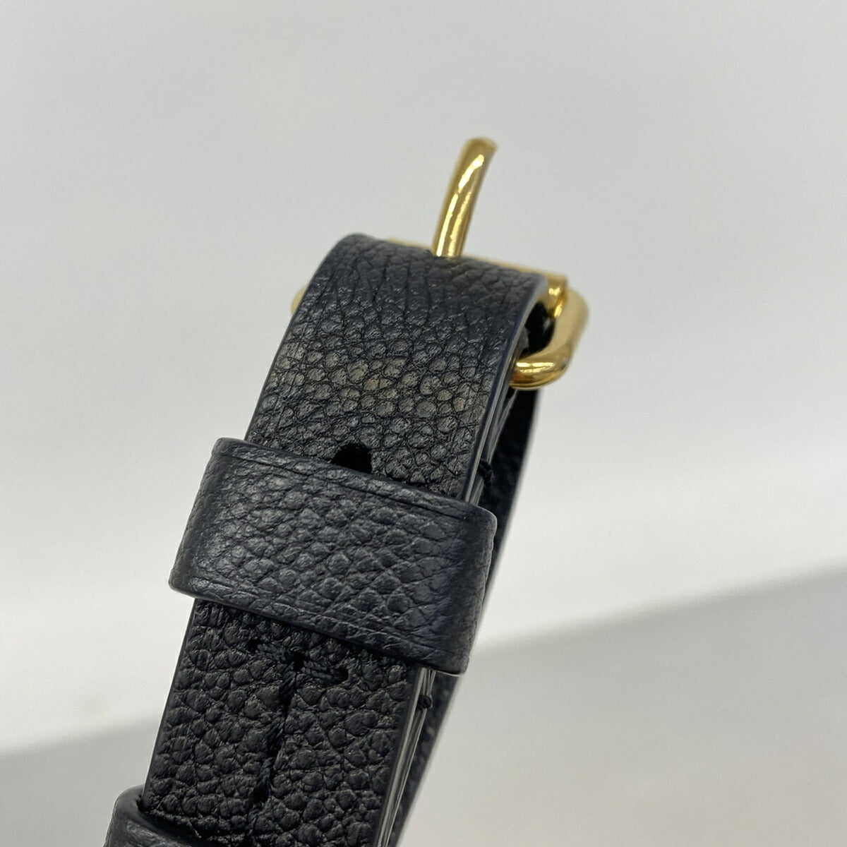 Louis Vuitton Noir Handbag (Pre-Owned)