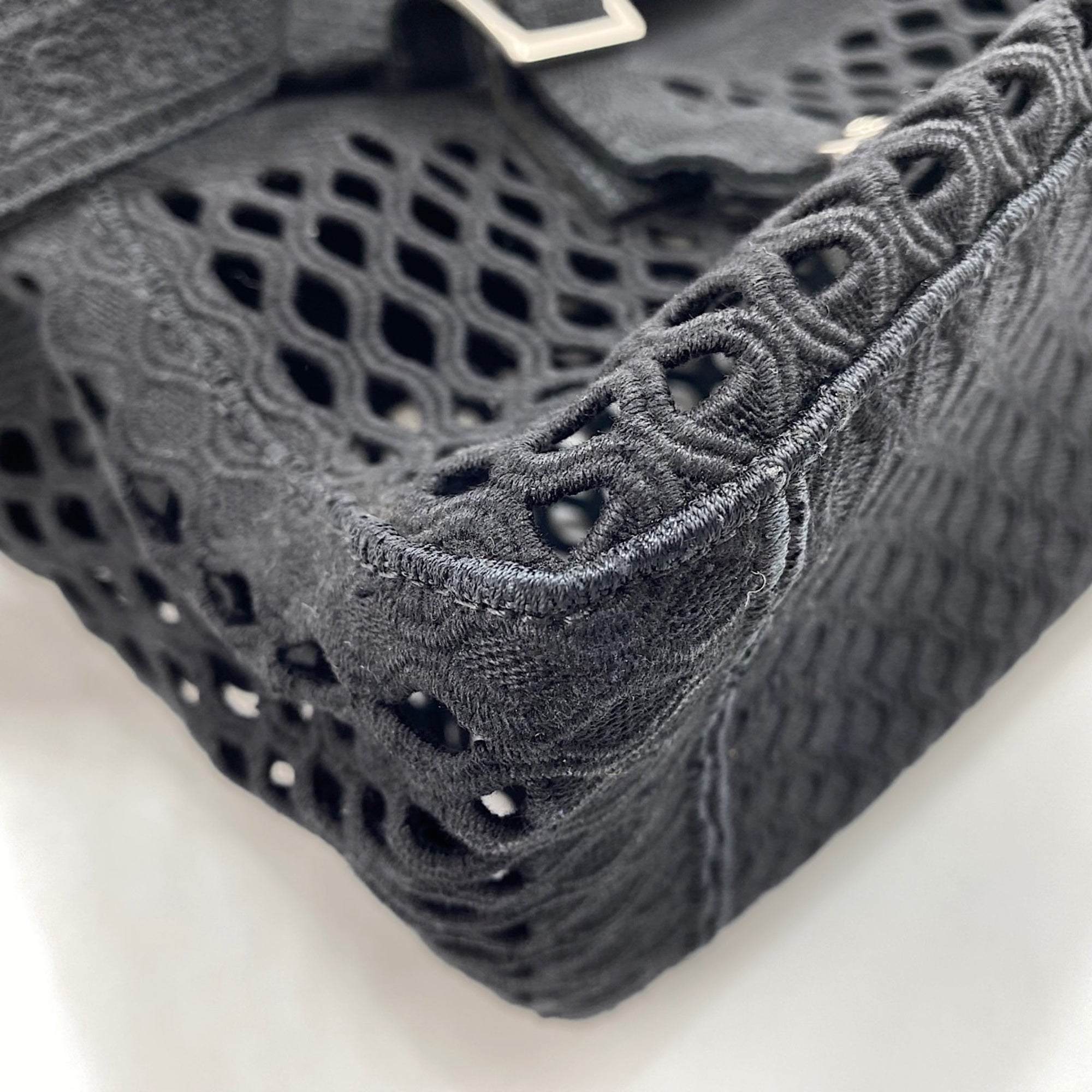 Christian Dior Black Canvas Shoulder Bag (Pre-Owned)