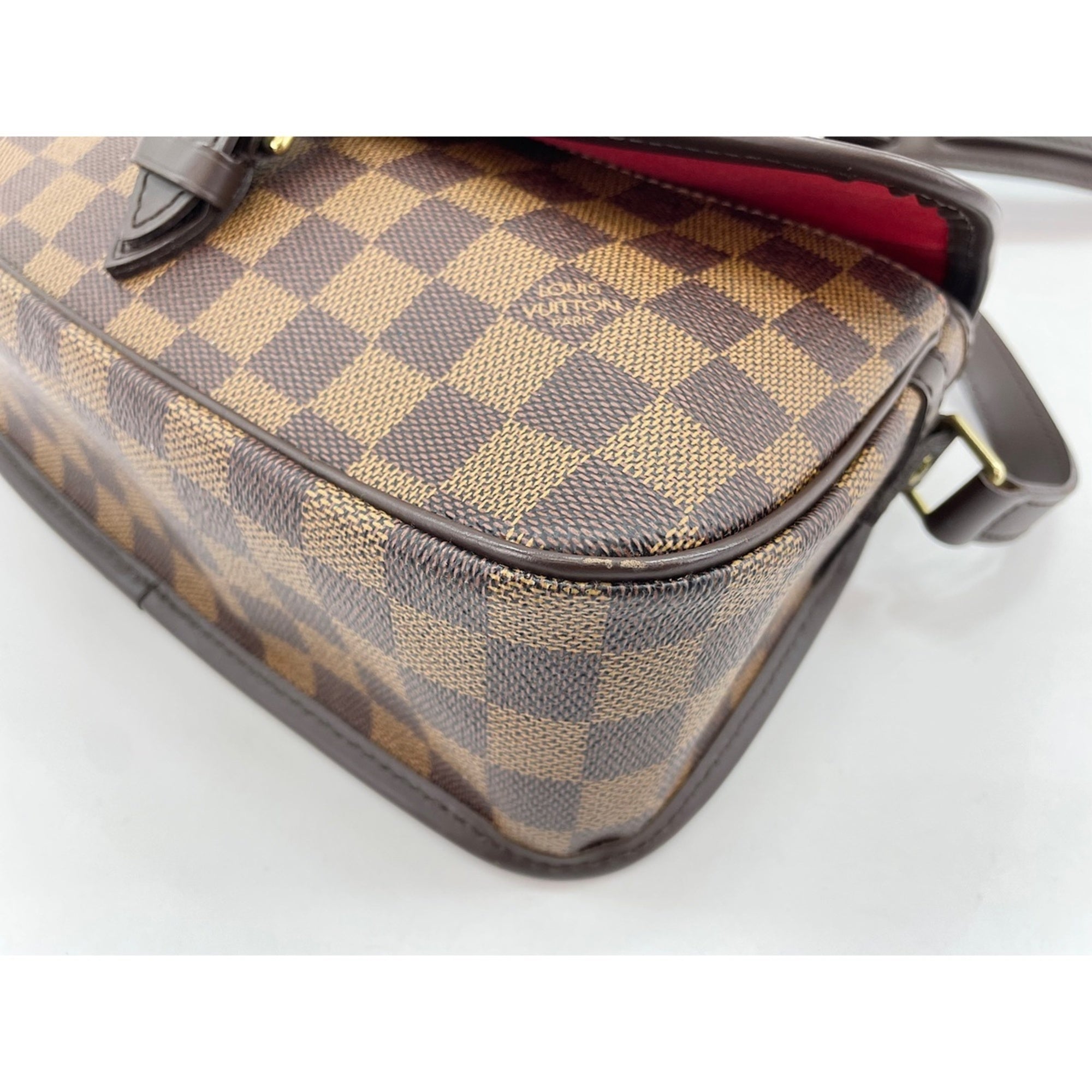Louis Vuitton Brown Shoulder Bag (Pre-Owned)
