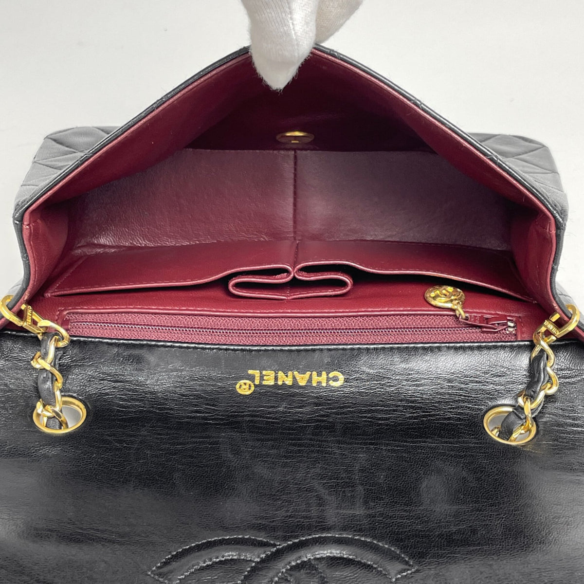 Chanel Matelasse Black Leather Shoulder Bag (Pre-Owned)