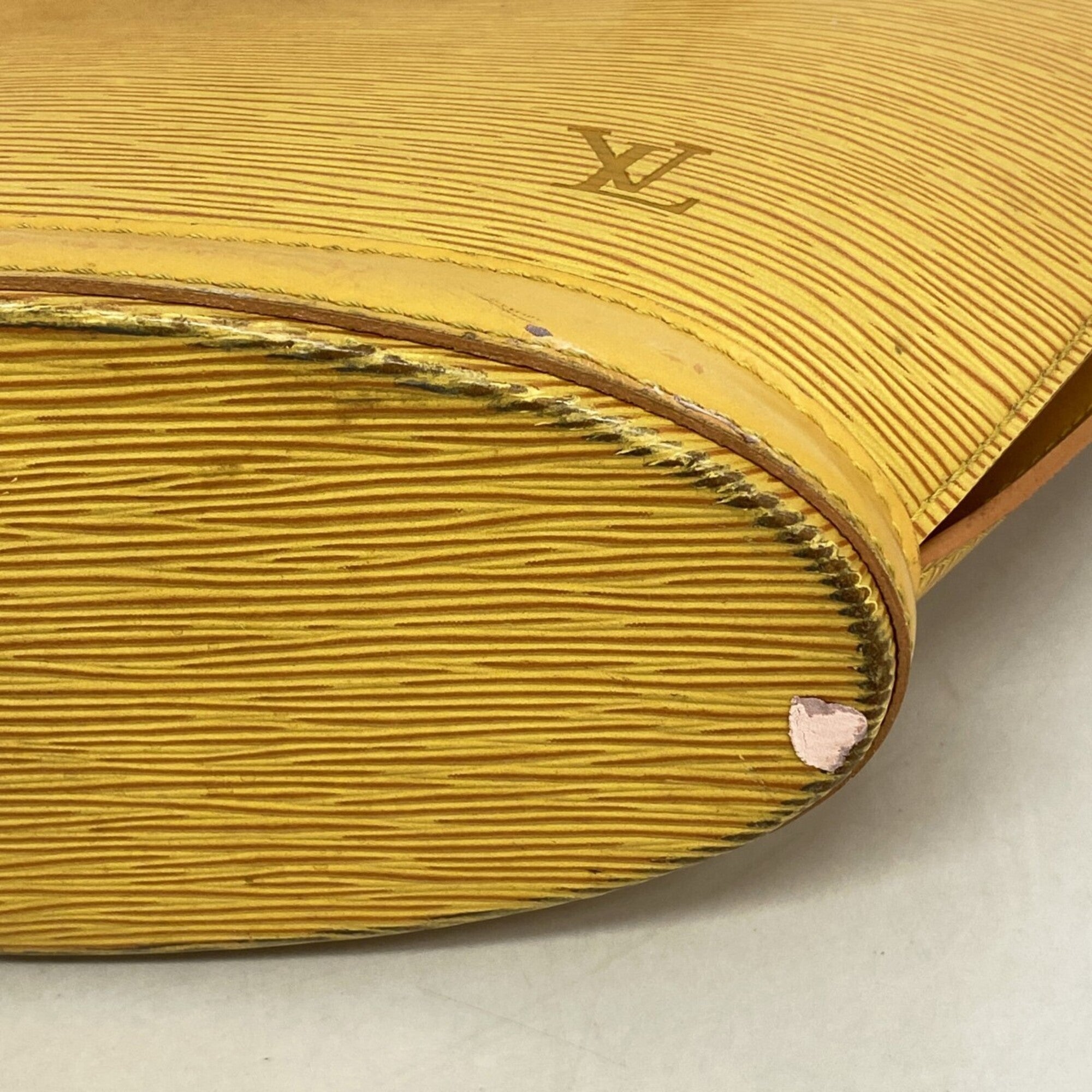 Louis Vuitton Jaune Shoulder Bag (Pre-Owned)