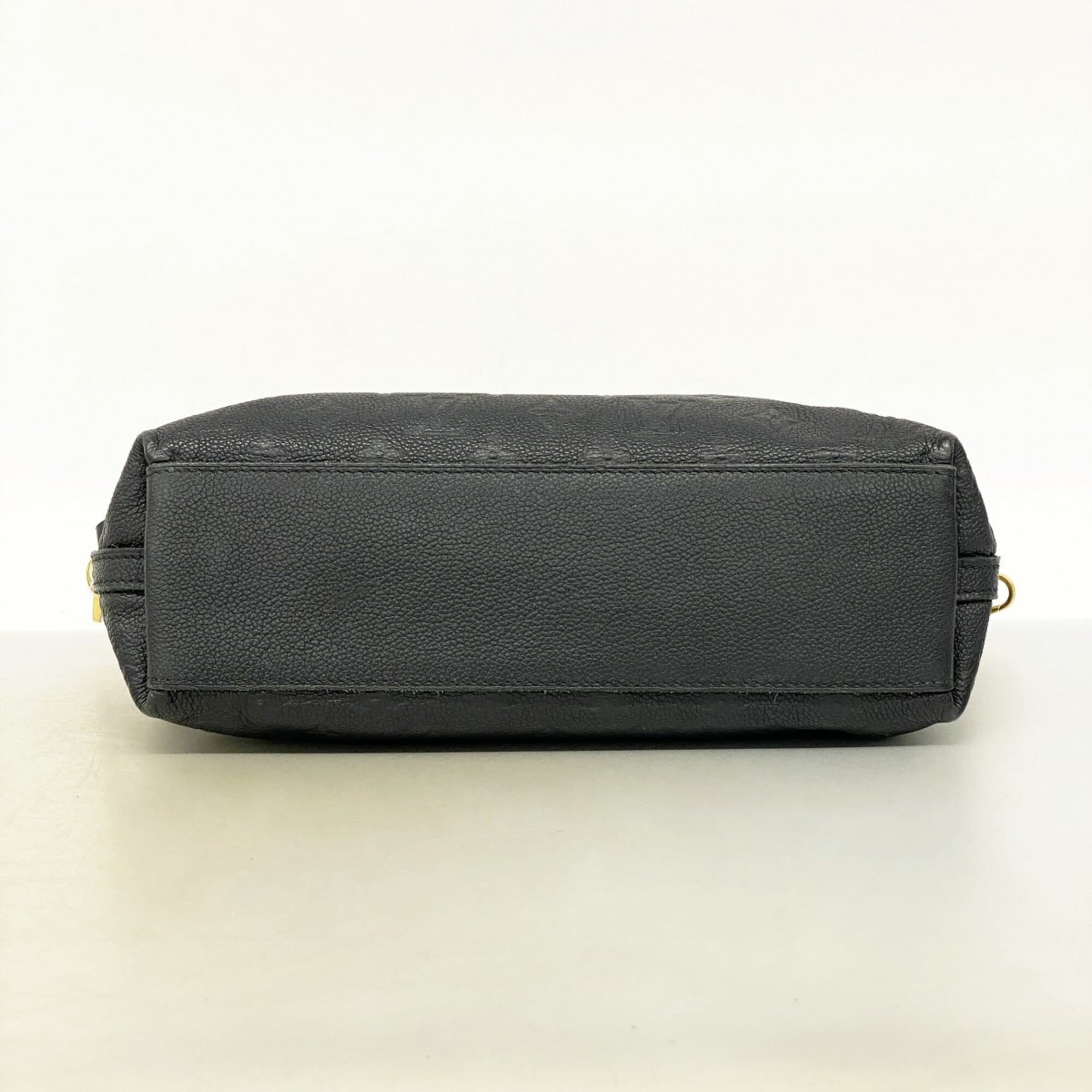 Louis Vuitton Noir Handbag (Pre-Owned)