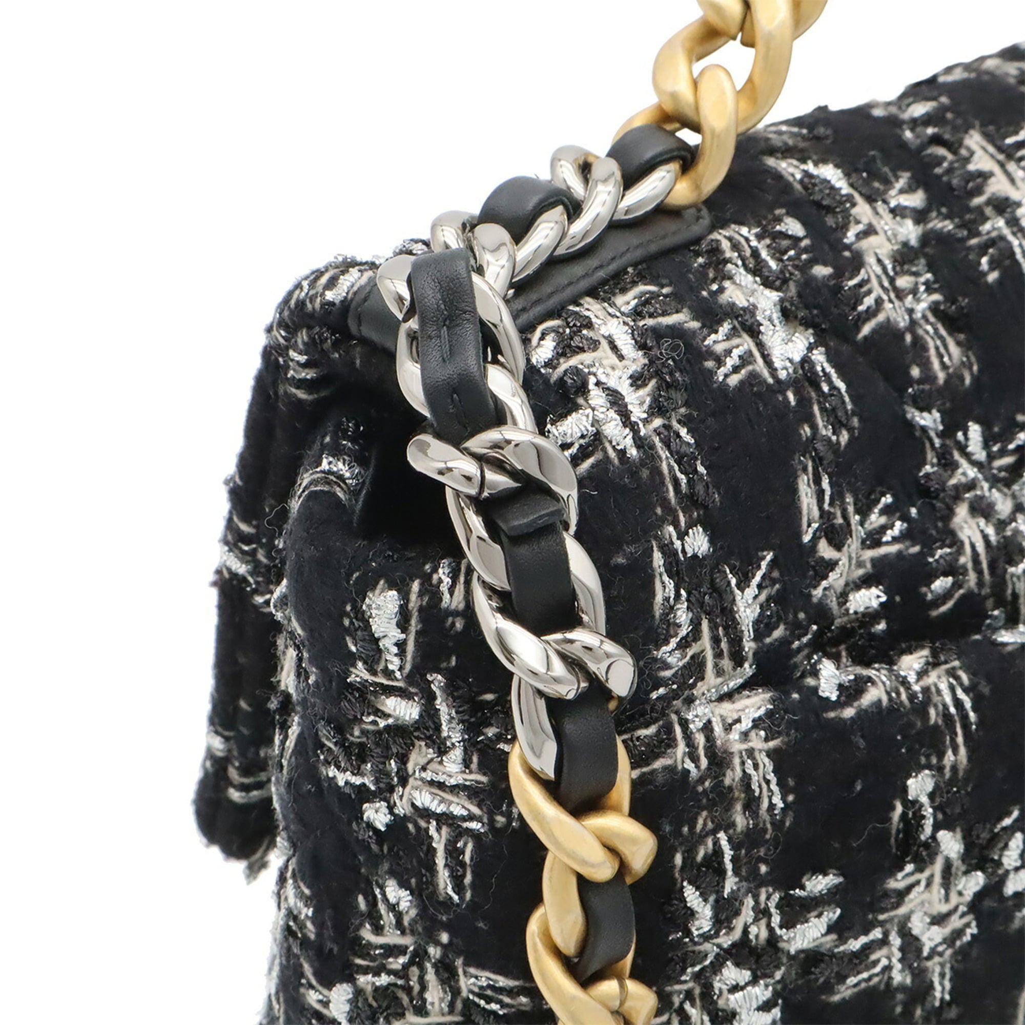Chanel Black Tweed Shoulder Bag (Pre-Owned)