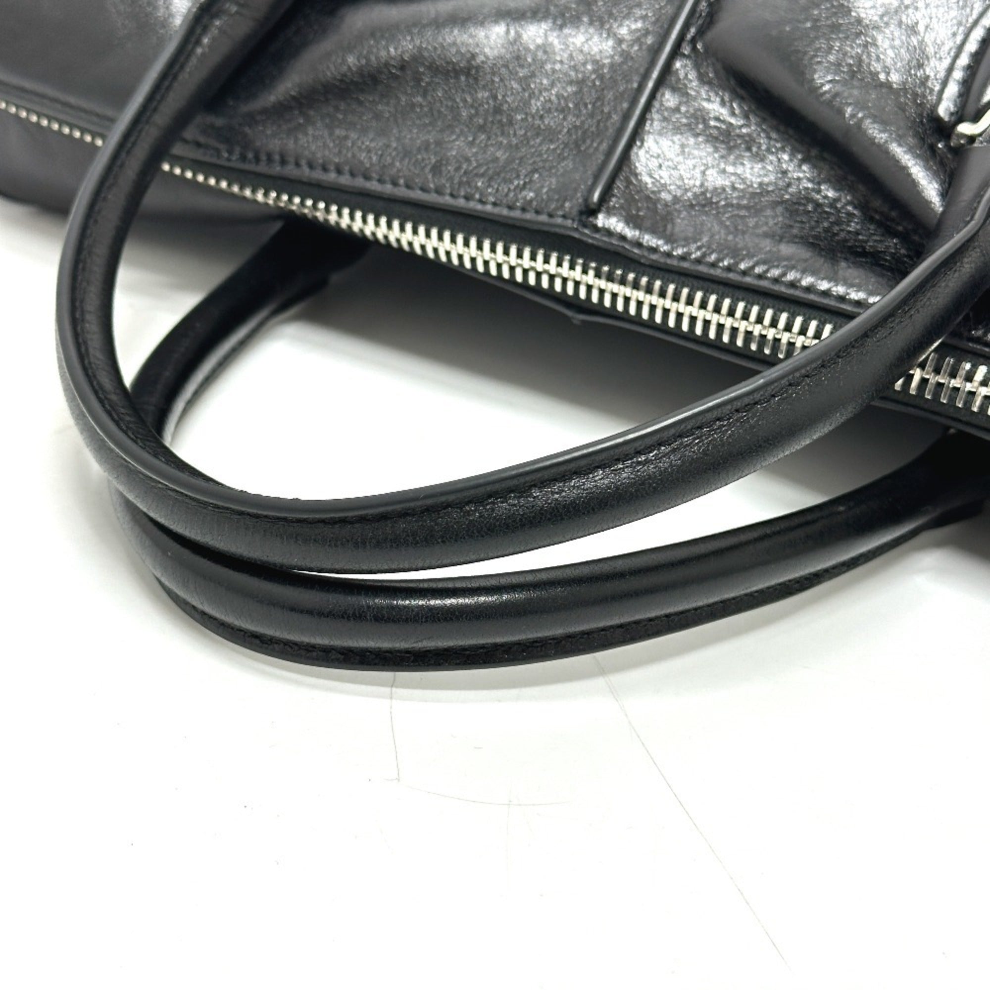 Tod's Black Leather Handbag (Pre-Owned)
