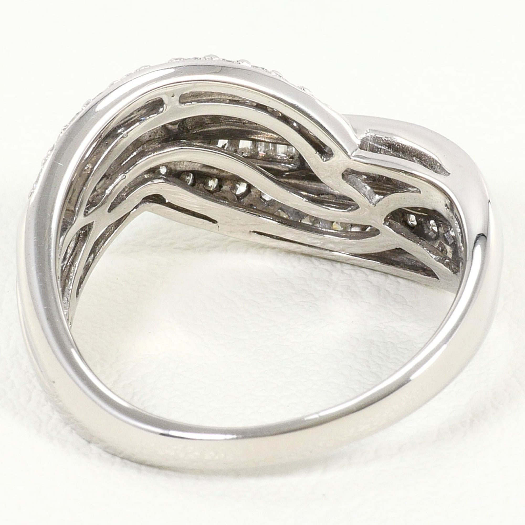 Unbranded White Gold White Gold (18K) Band Ring (Pre-Owned)