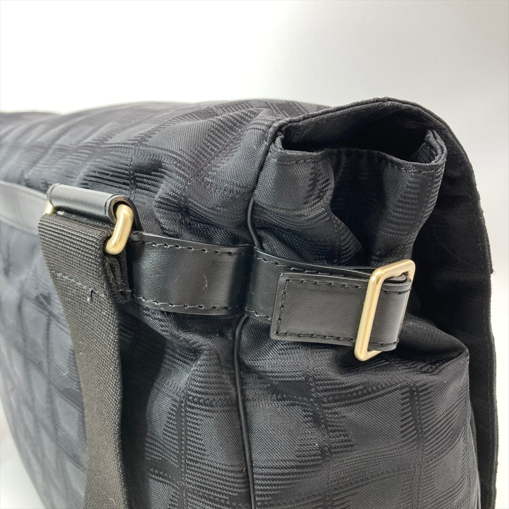 Chanel Black Nylon Shoulder Bag (Pre-Owned)