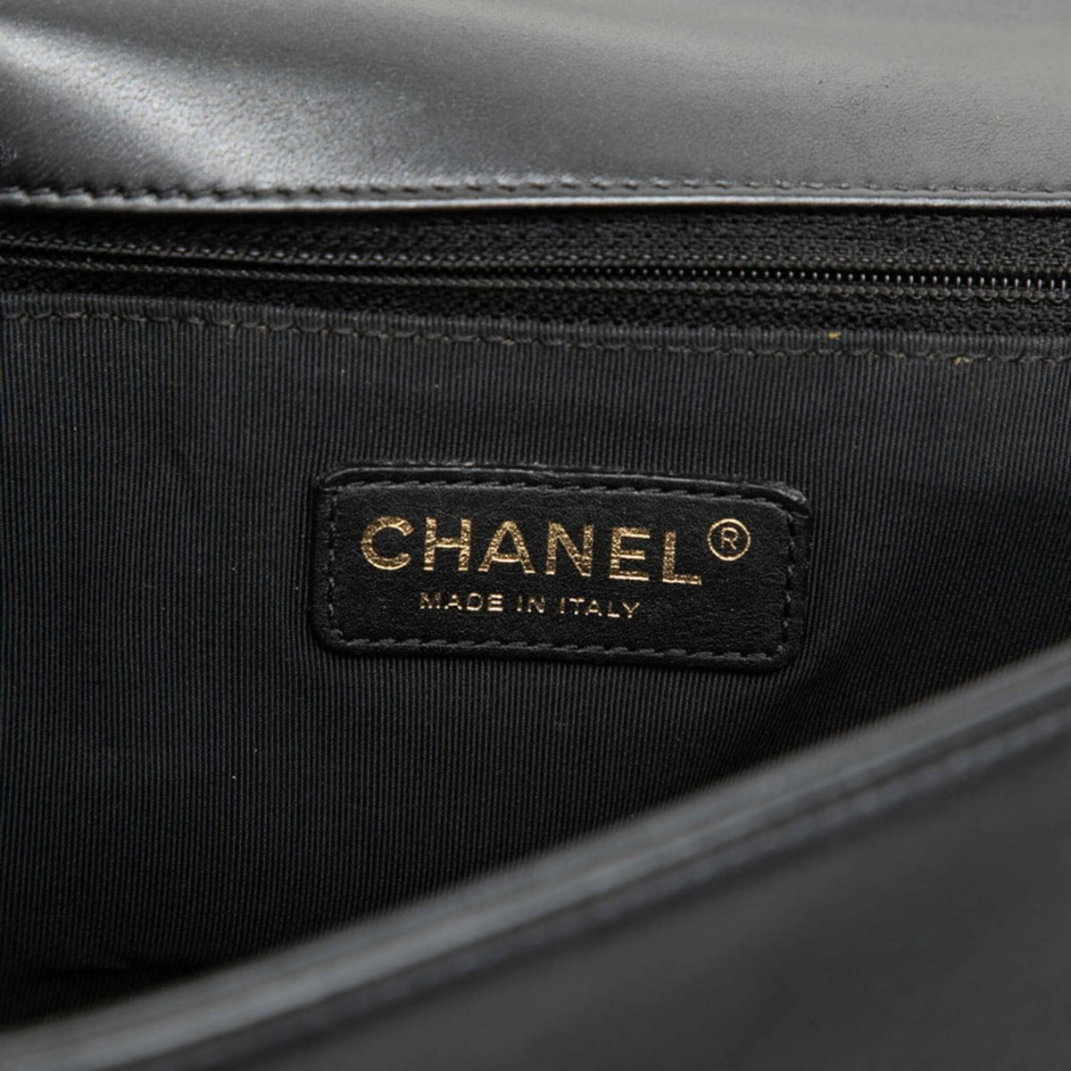 Chanel Boy Chanel Black Leather Shoulder Bag (Pre-Owned)
