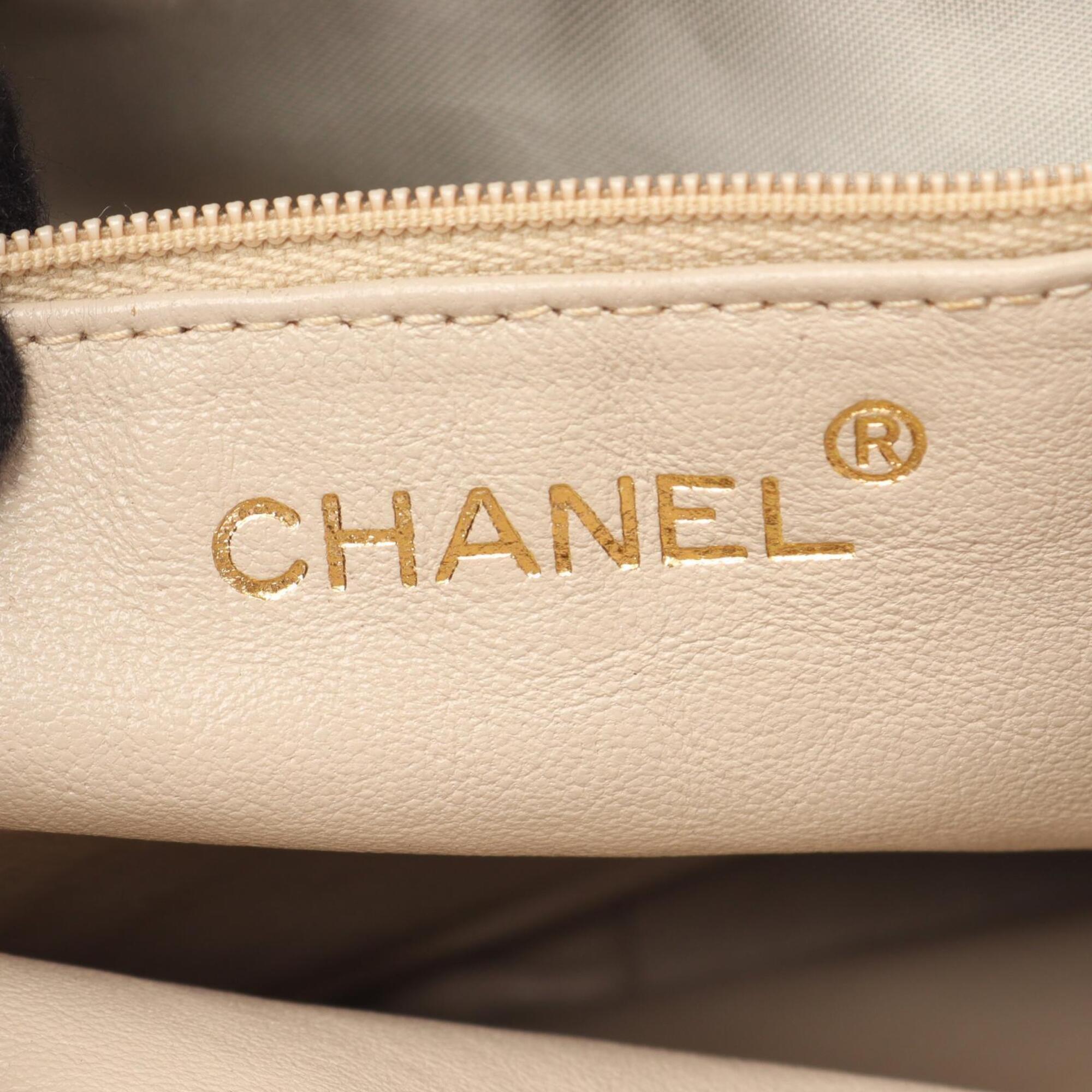 Chanel Beige Leather Handbag Shoulder Bag (Pre-Owned)