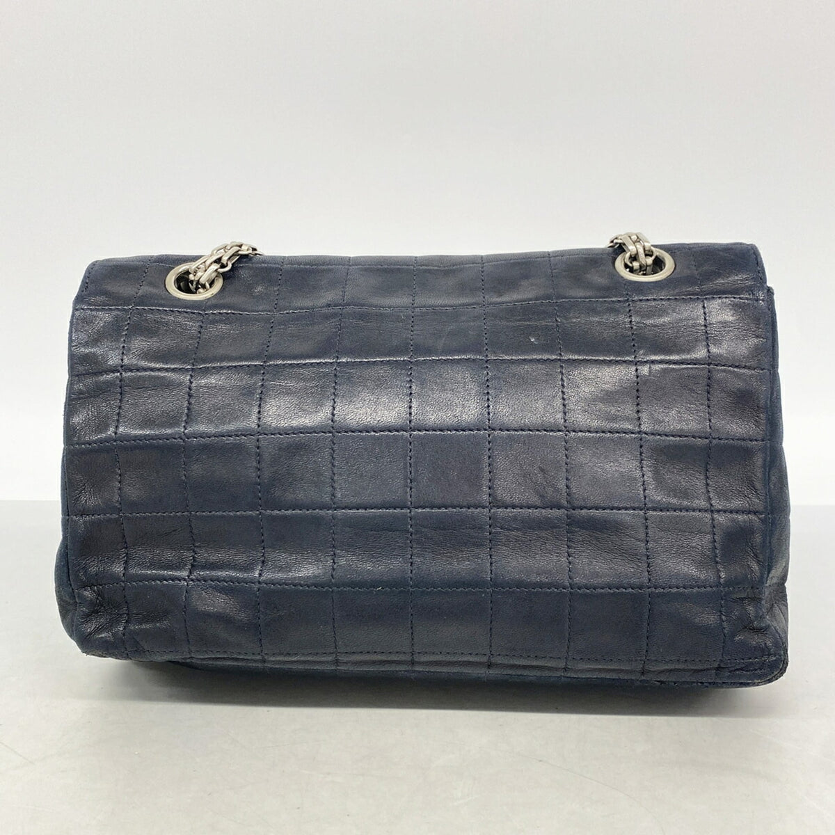 Chanel Black Leather Shoulder Bag (Pre-Owned)