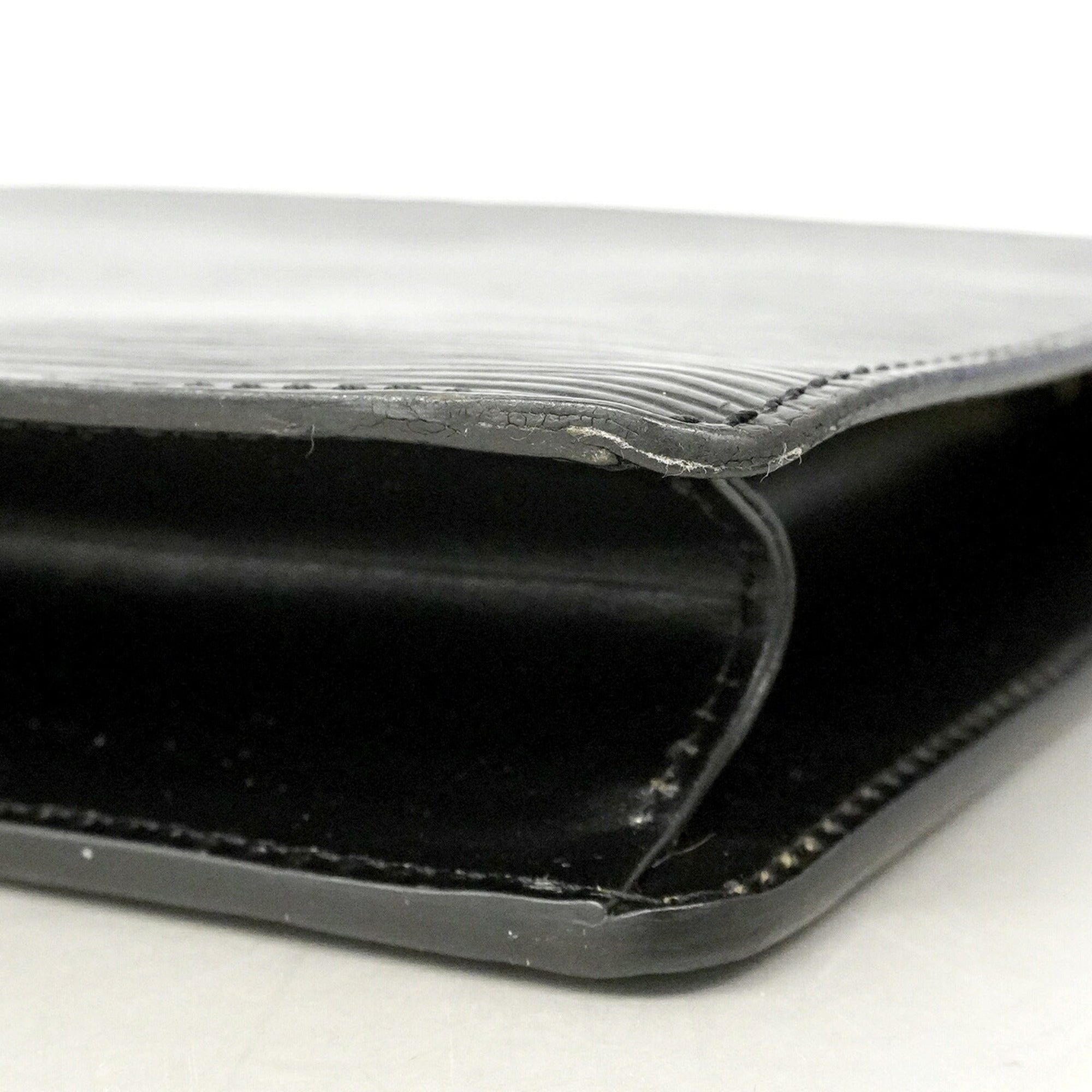 Louis Vuitton Noir Clutch Bag (Pre-Owned)