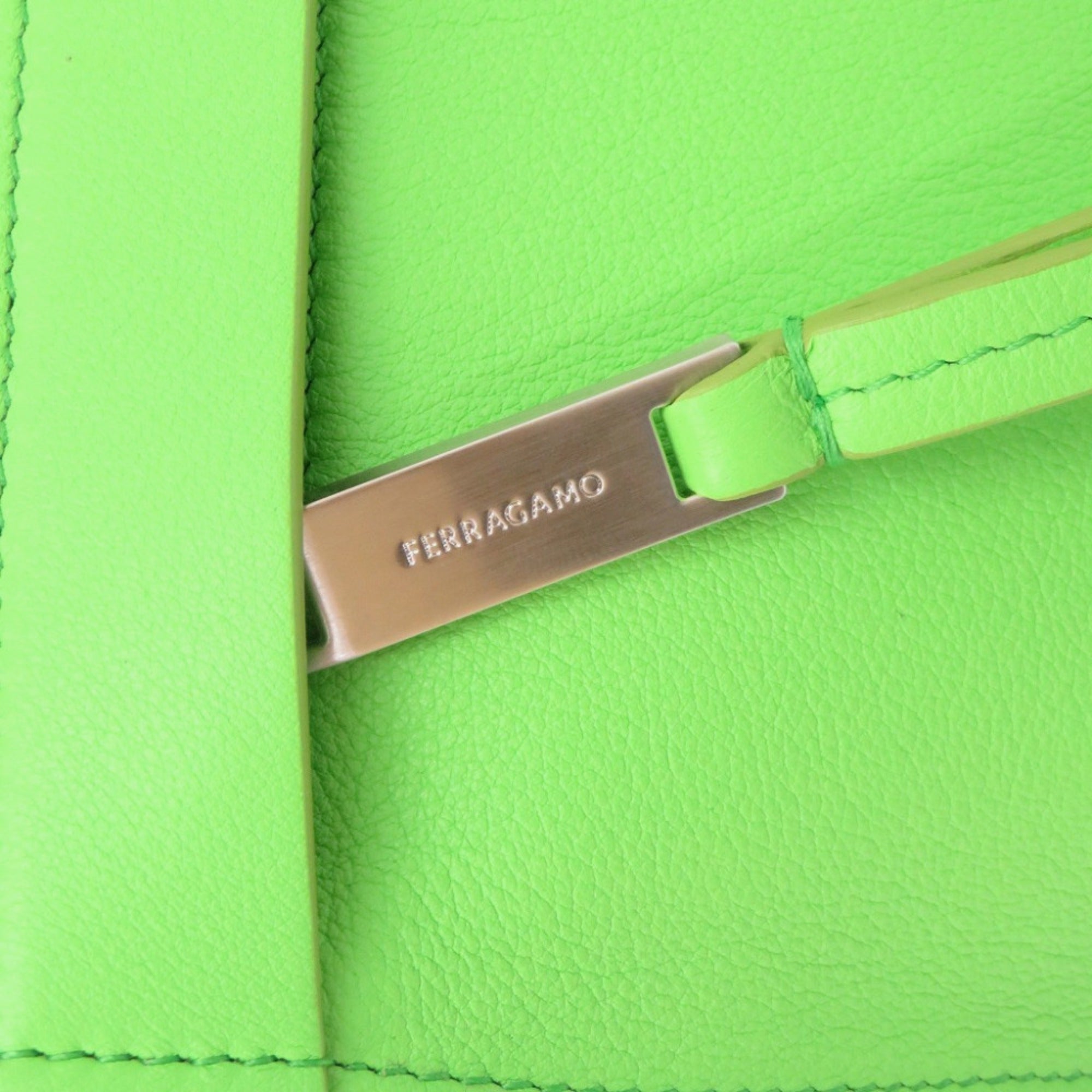 Salvatore Ferragamo Green Leather Clutch Bag (Pre-Owned)