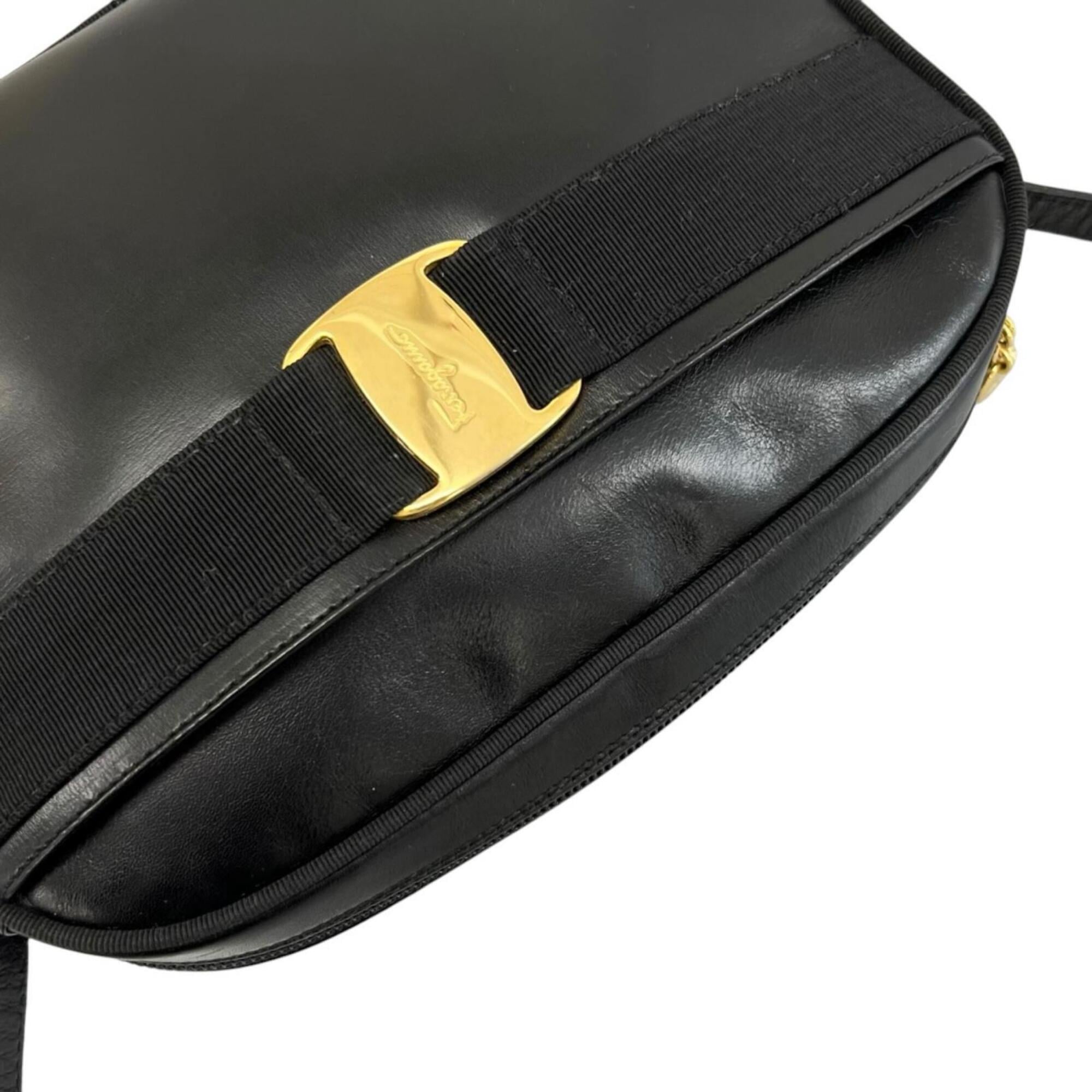 Salvatore Ferragamo Black Leather Shoulder Bag (Pre-Owned)