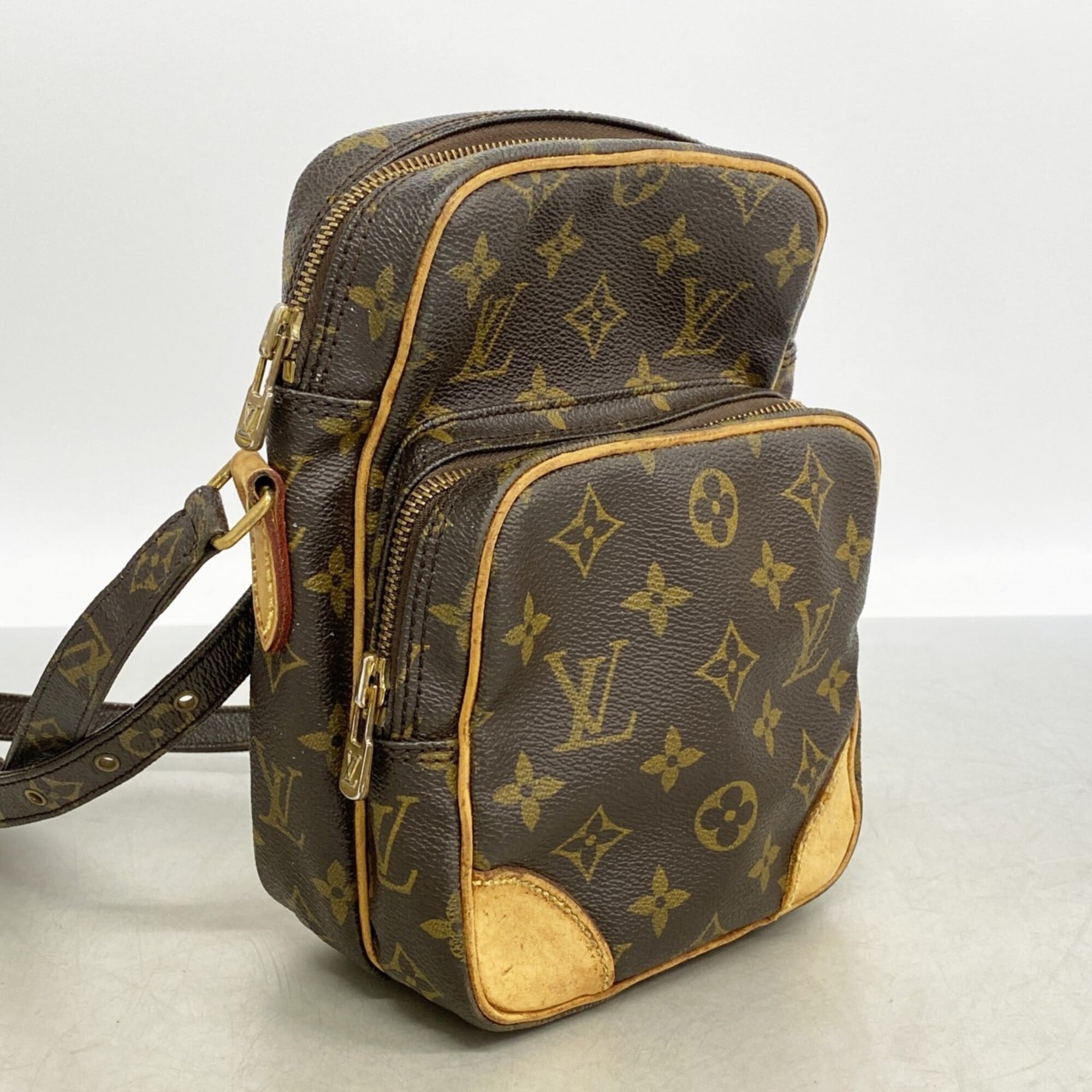 Louis Vuitton Brown Shoulder Bag (Pre-Owned)