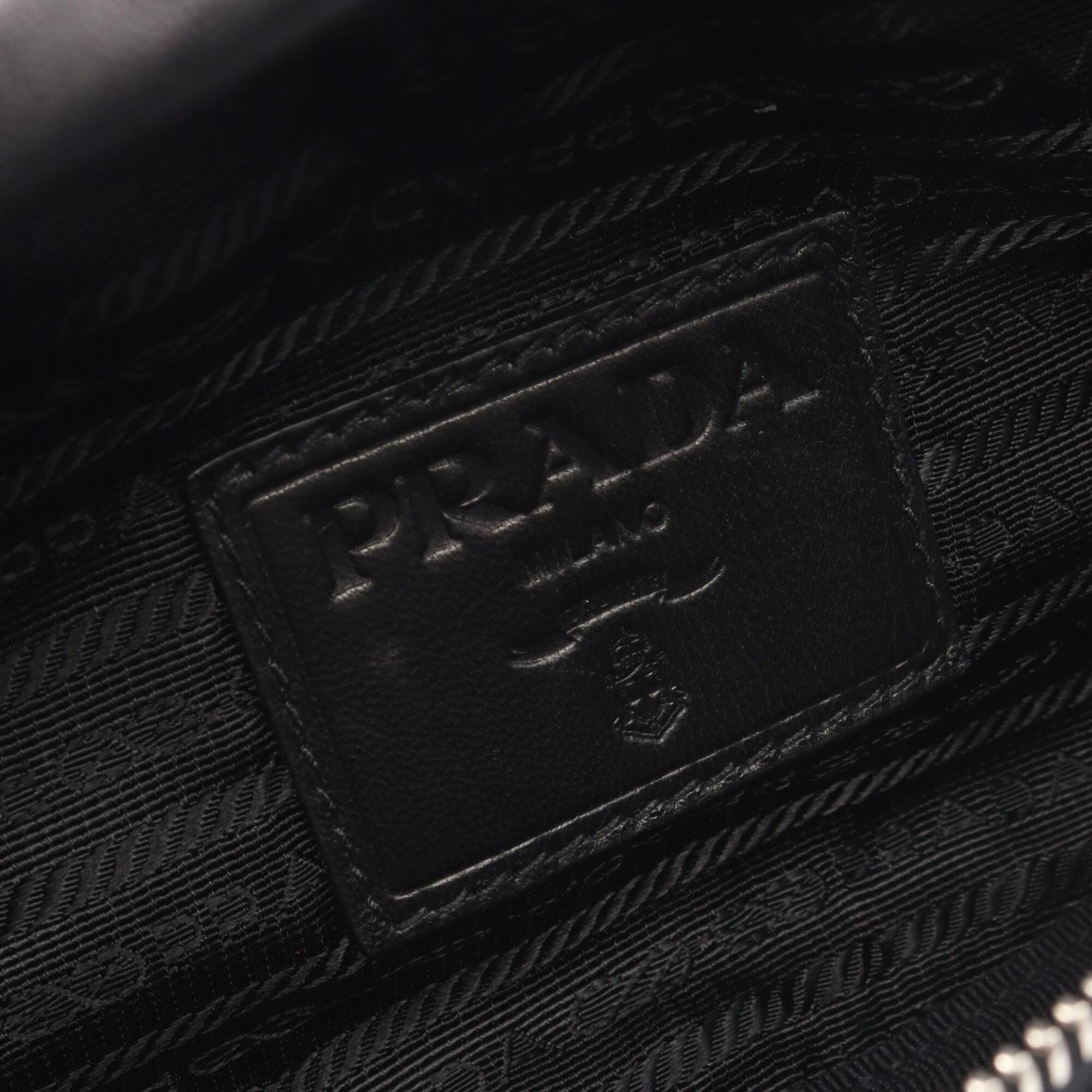 Prada Black Leather Fanny Pack Handbag (Pre-Owned)