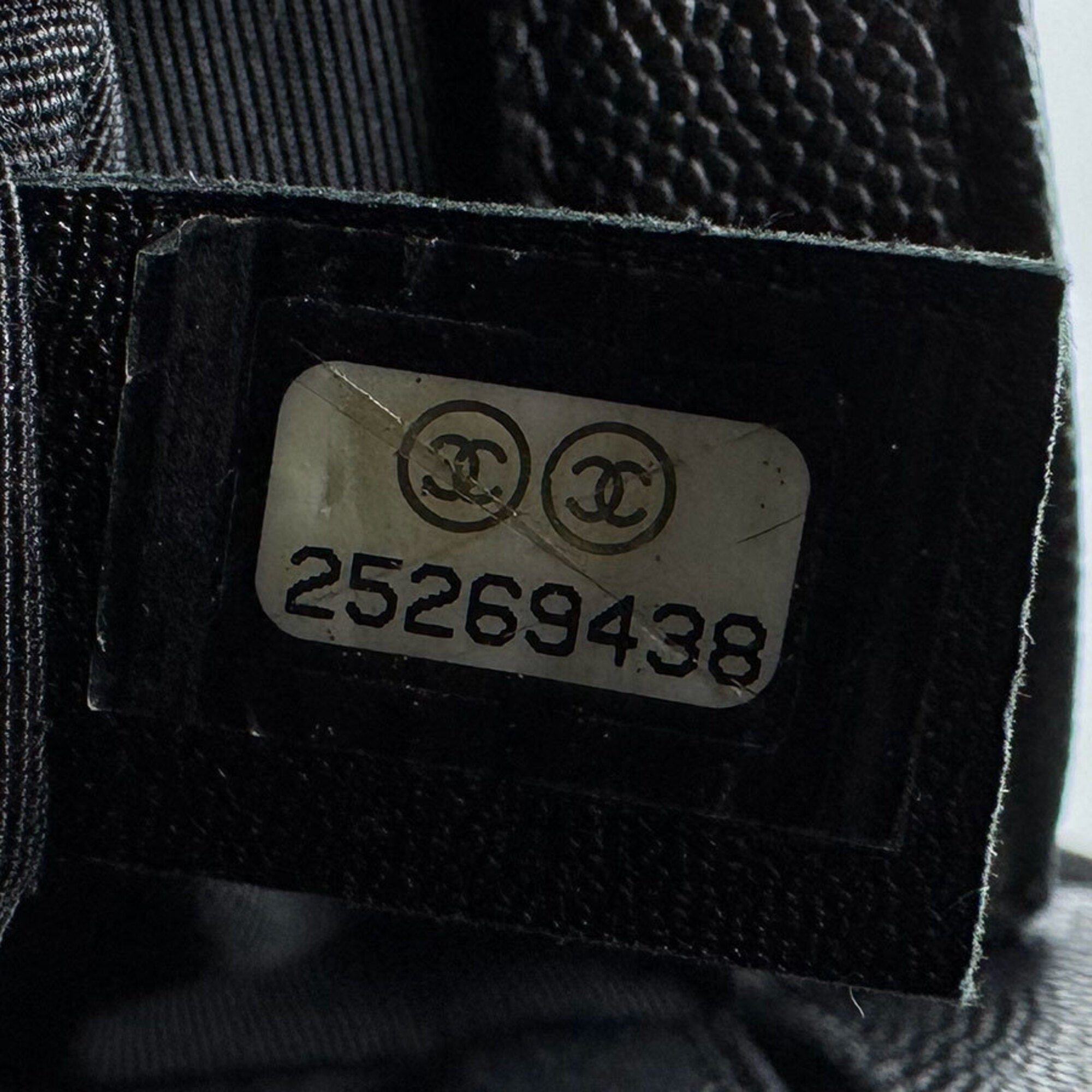 Chanel Black Grained Calfskin Shoulder Bag (Pre-Owned)