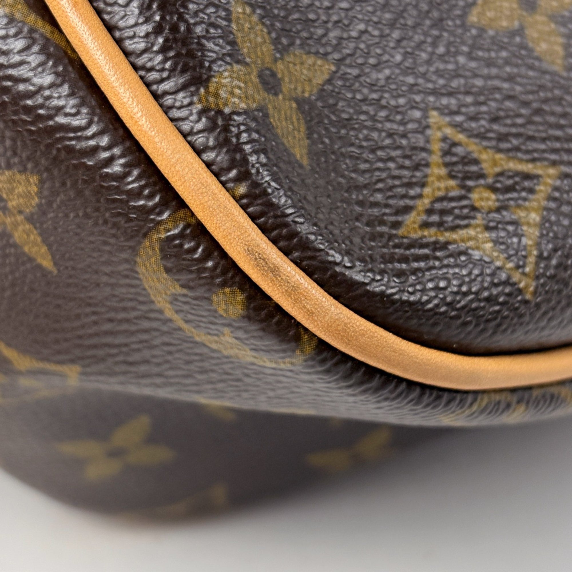 Louis Vuitton Brown Monogram Monogram Shoulder Bag (Pre-Owned)