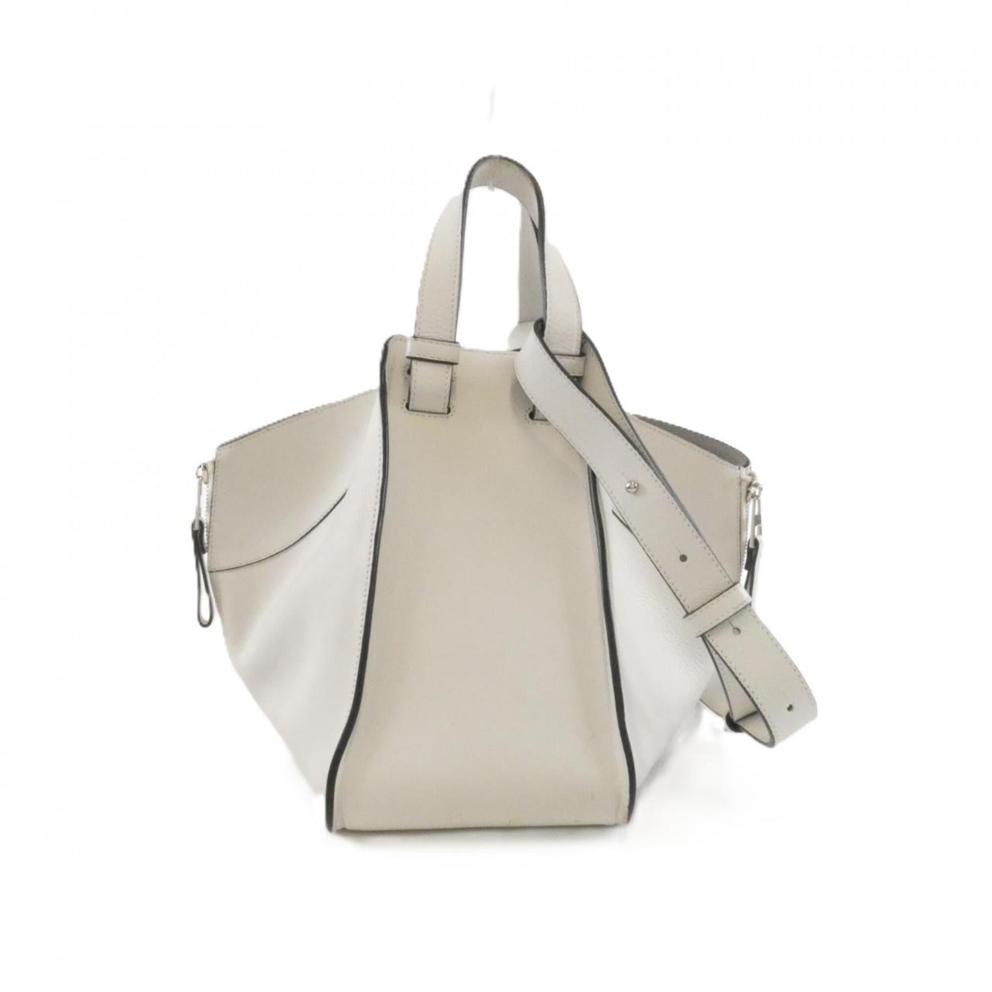 Loewe White Leather Shoulder Bag (Pre-Owned)