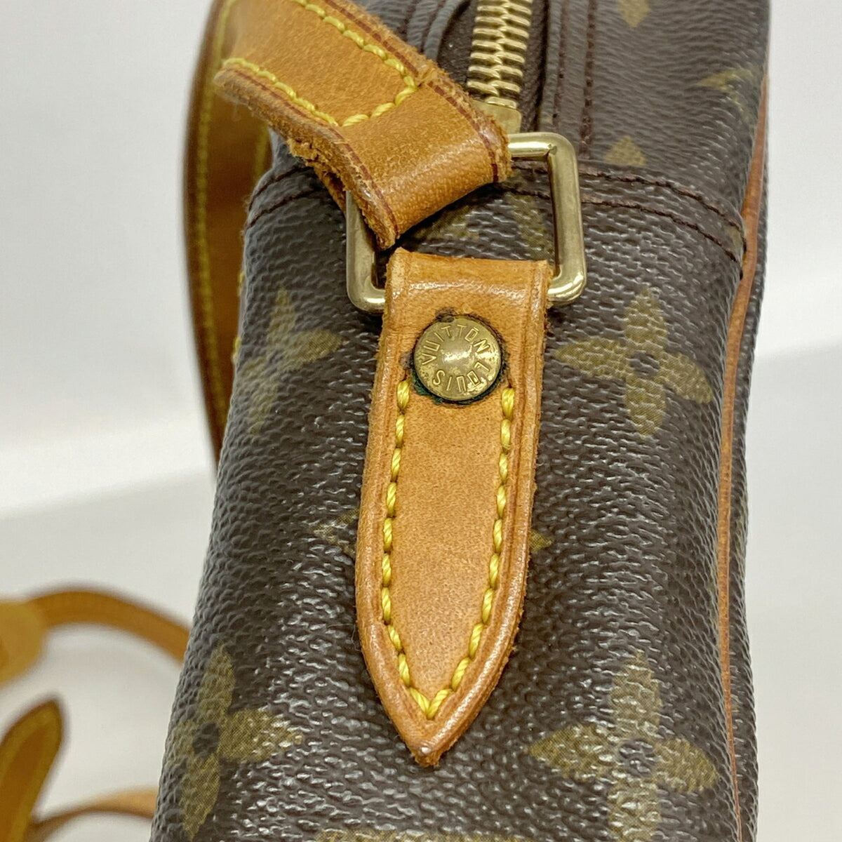 Louis Vuitton Brown Shoulder Bag (Pre-Owned)