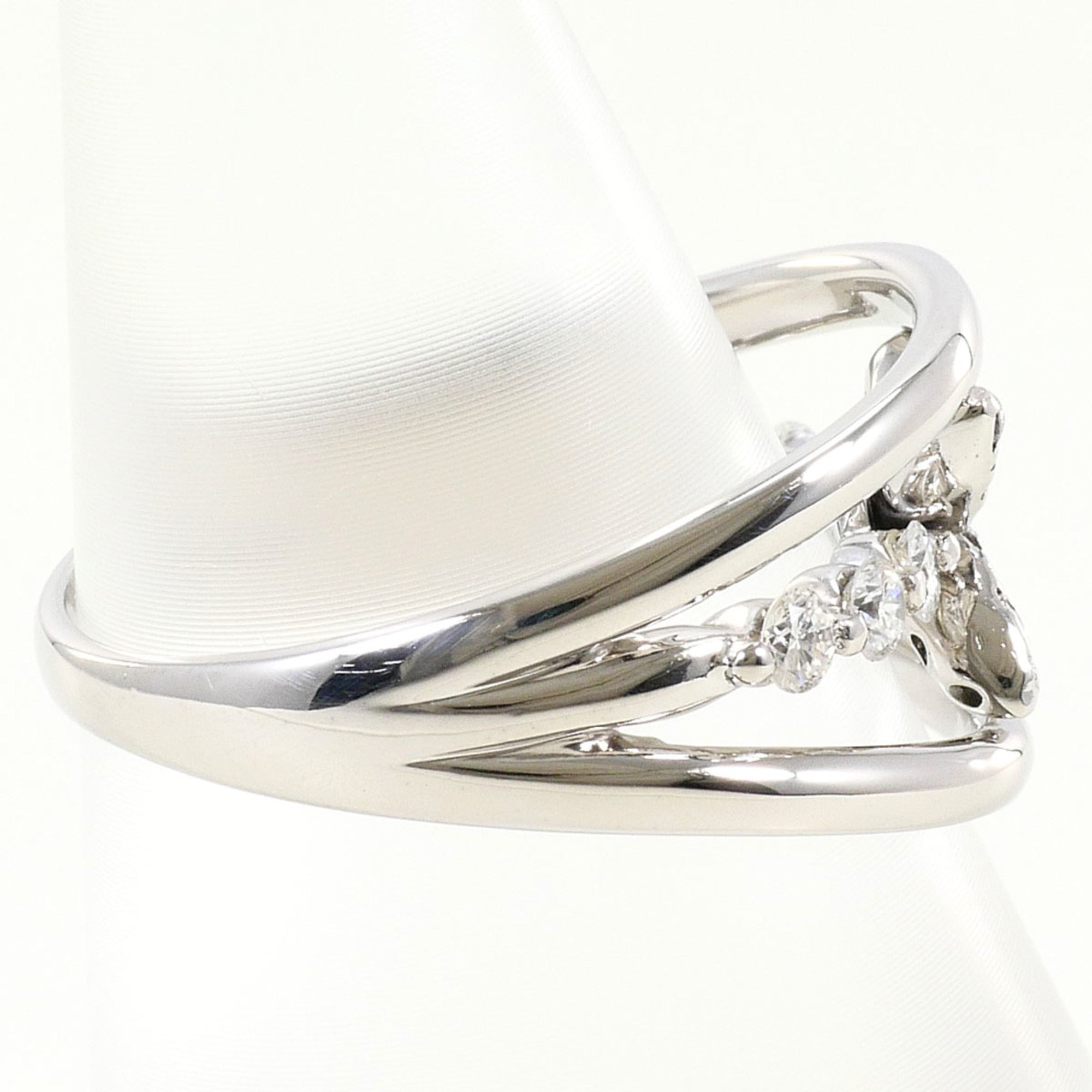 Unbranded White Gold White Gold (18K) Band Ring (Pre-Owned)