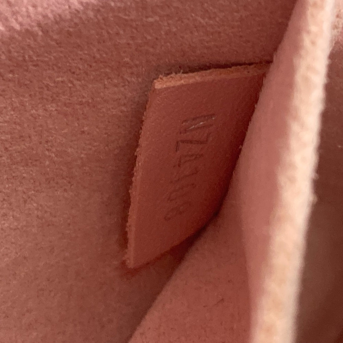Louis Vuitton Pink Leather Handbag Shoulder Bag (Pre-Owned)