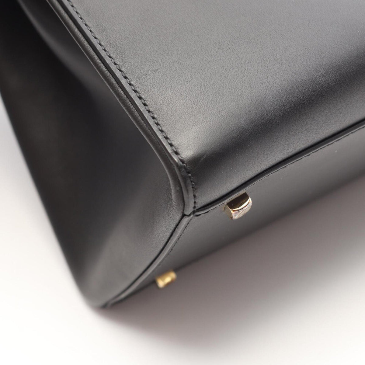 Salvatore Ferragamo Black Leather Handbag (Pre-Owned)