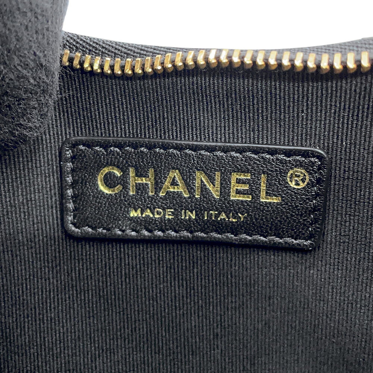 Chanel Matelasse Black Leather Shoulder Bag (Pre-Owned)