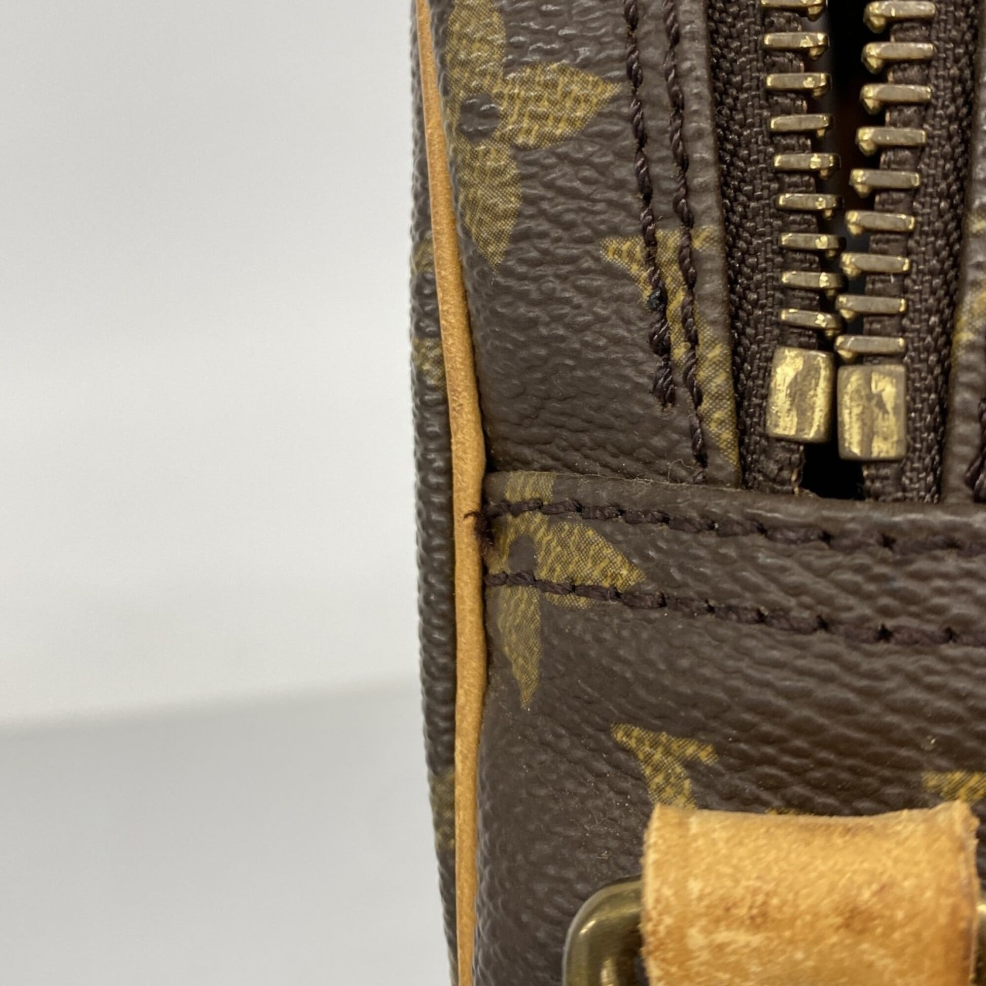 Louis Vuitton Brown Shoulder Bag (Pre-Owned)