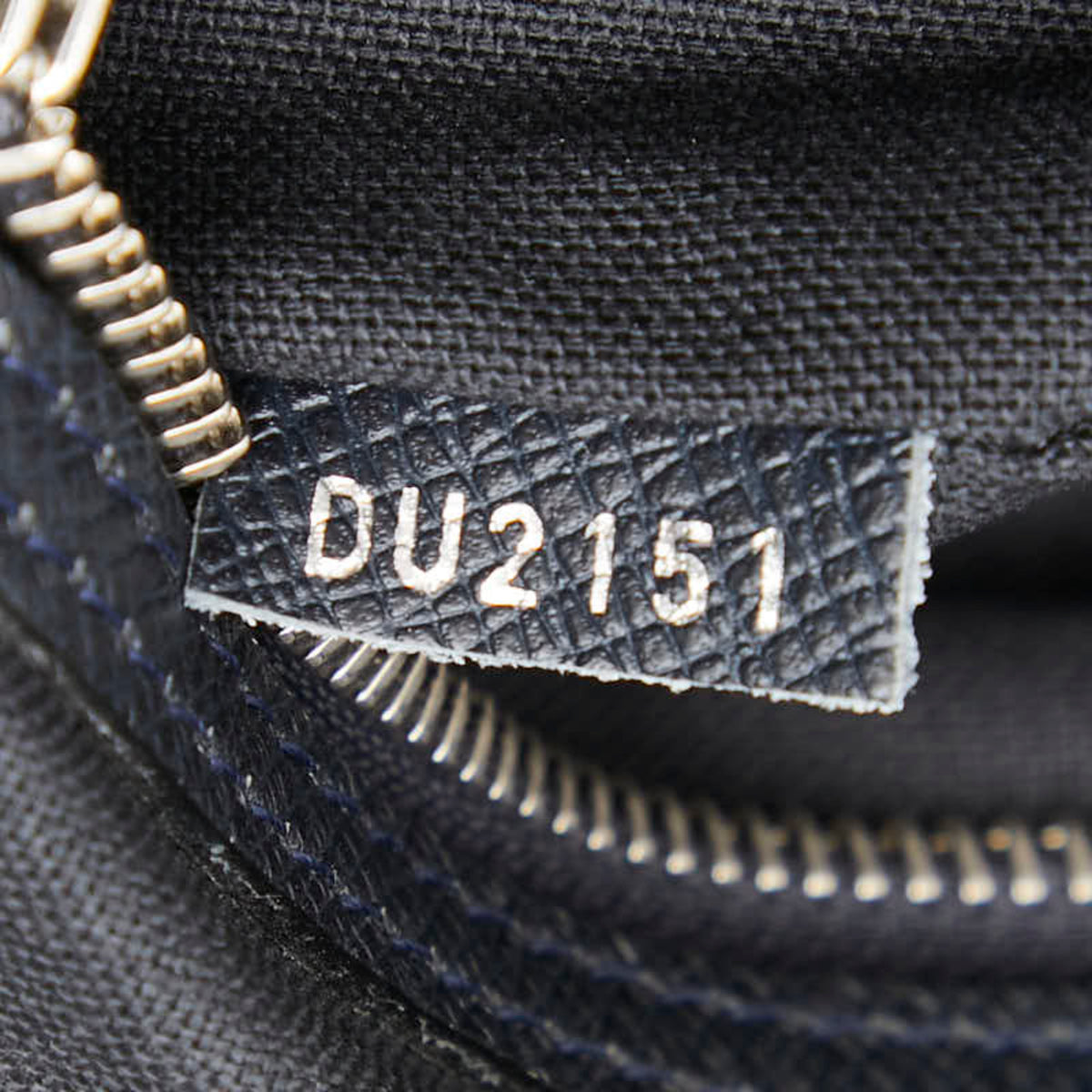 Louis Vuitton Taiga Navy Leather Messenger Bag Shoulder Bag (Pre-Owned)