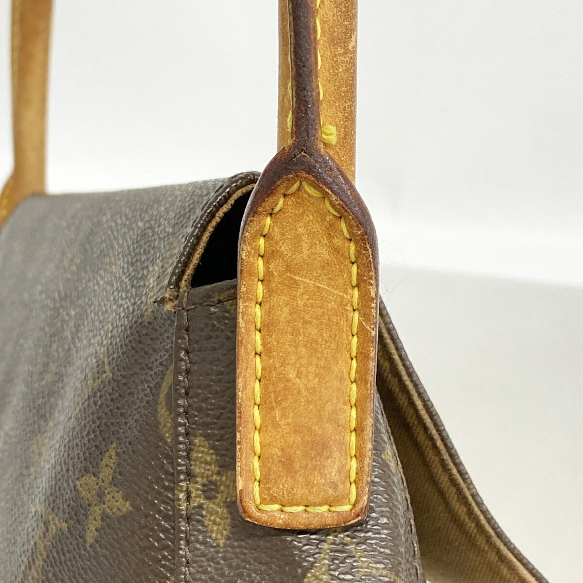 Louis Vuitton Brown Shoulder Bag (Pre-Owned)