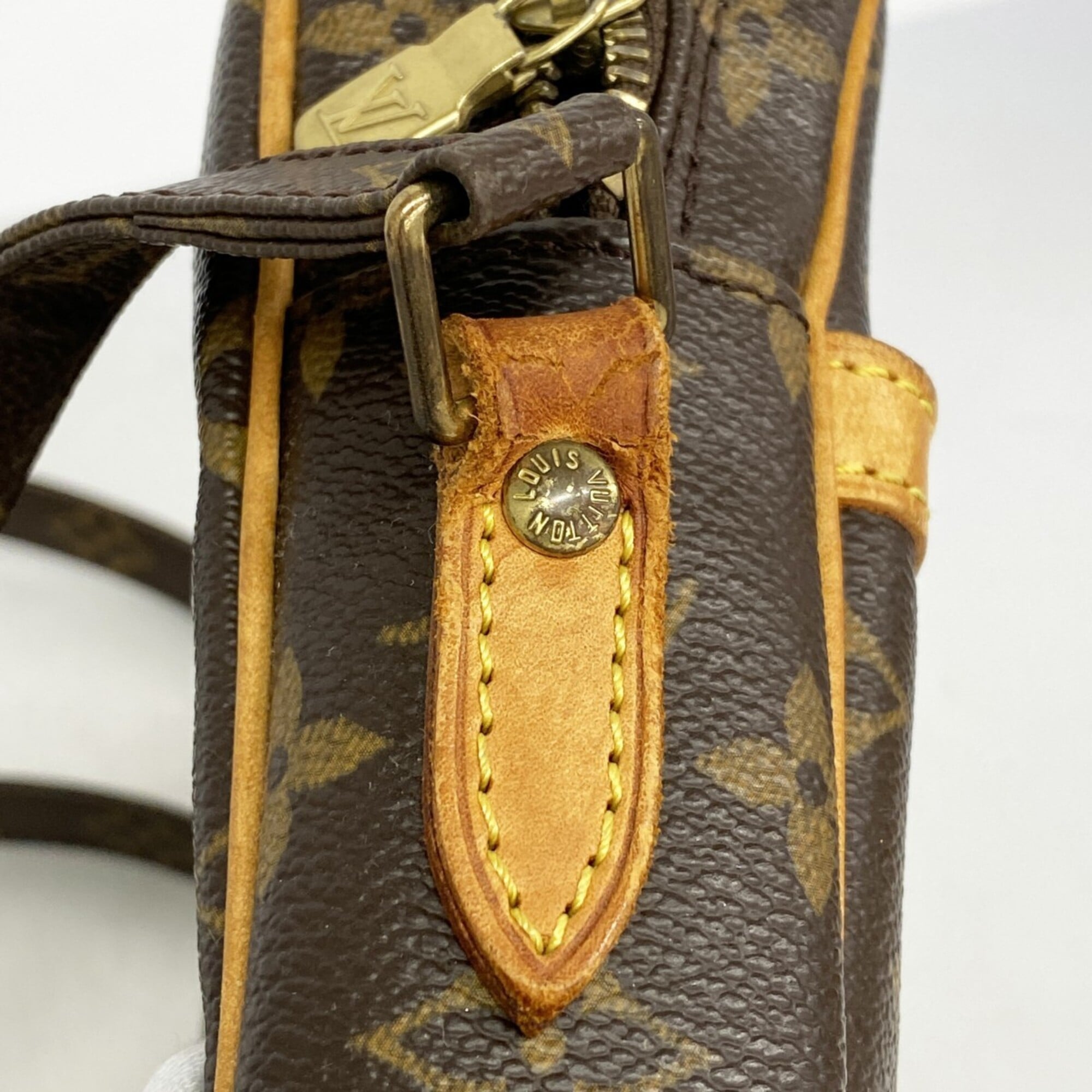 Louis Vuitton Brown Shoulder Bag (Pre-Owned)