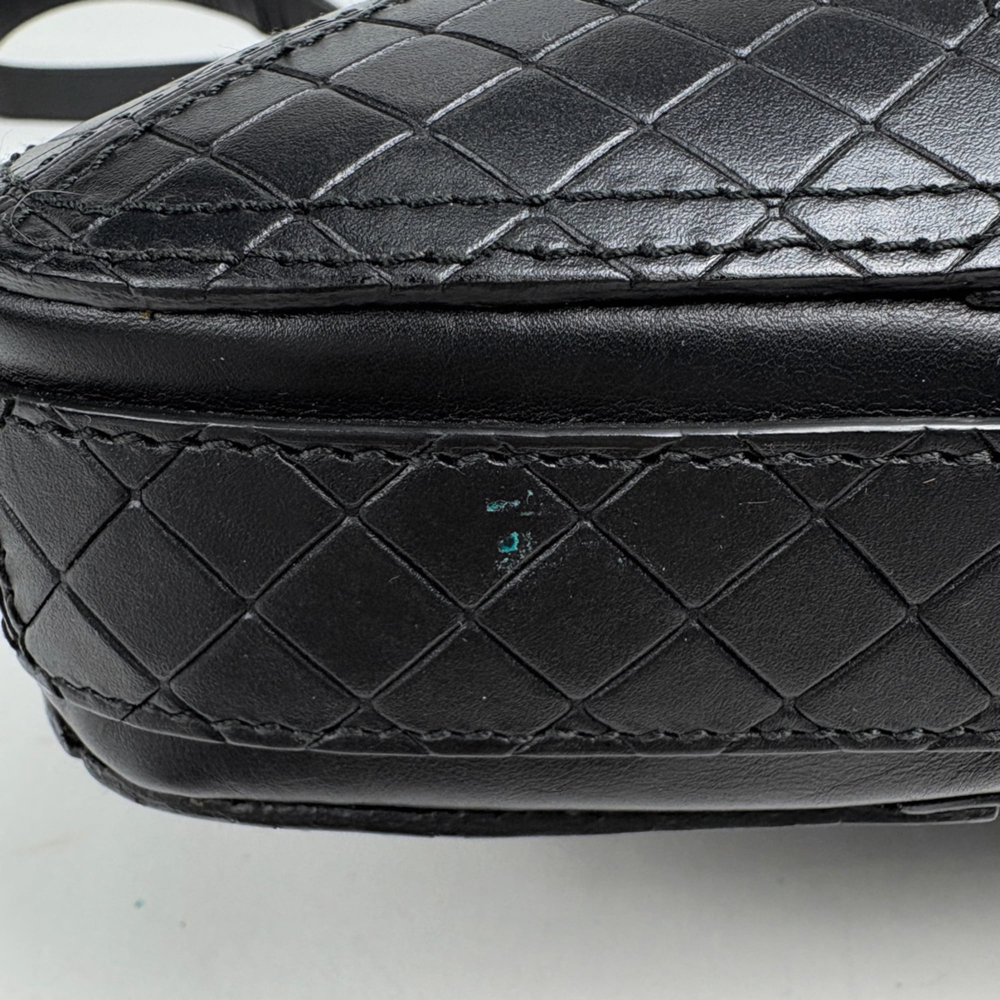 Bottega Veneta Black Leather Shoulder Bag (Pre-Owned)