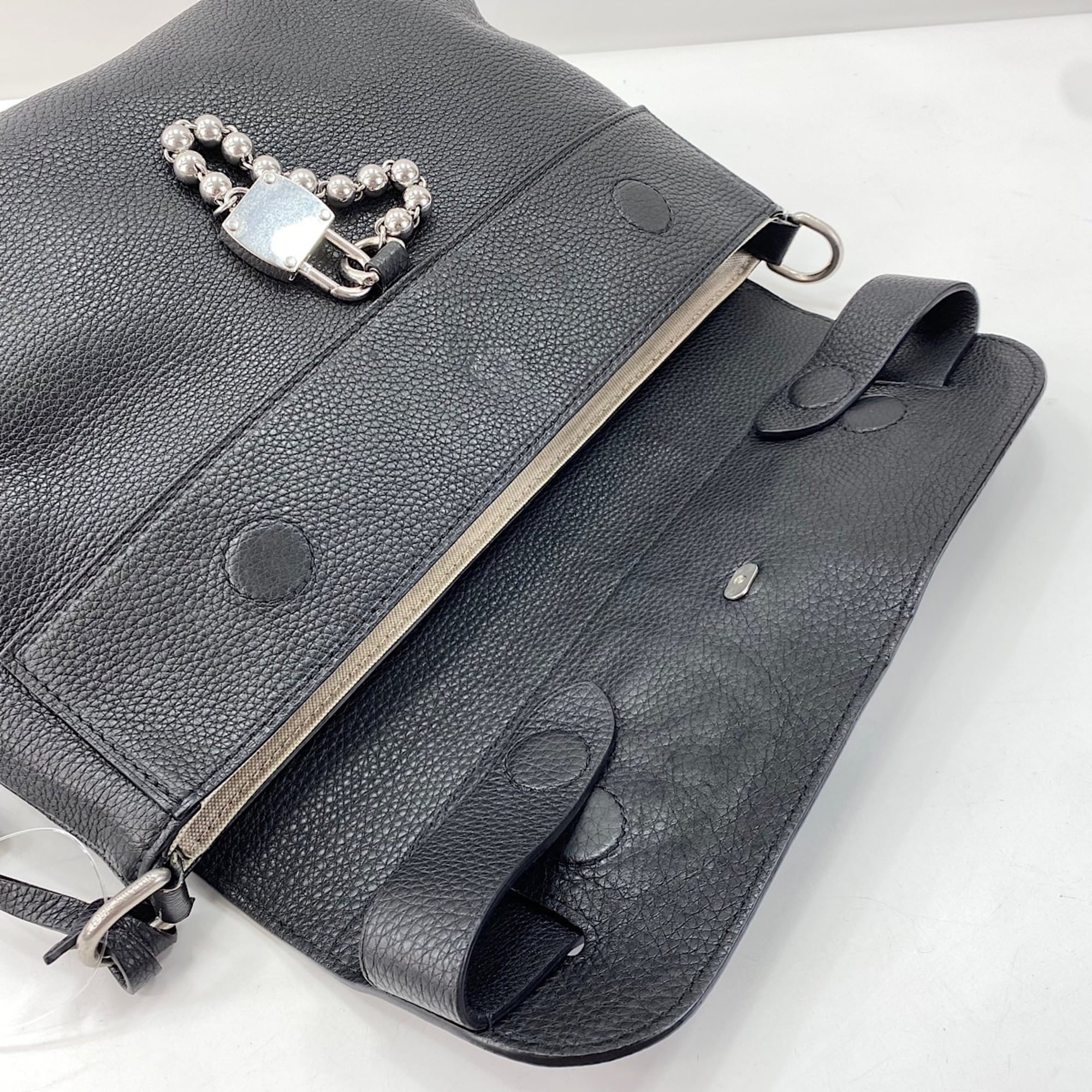 Louis Vuitton Black Shoulder Bag (Pre-Owned)