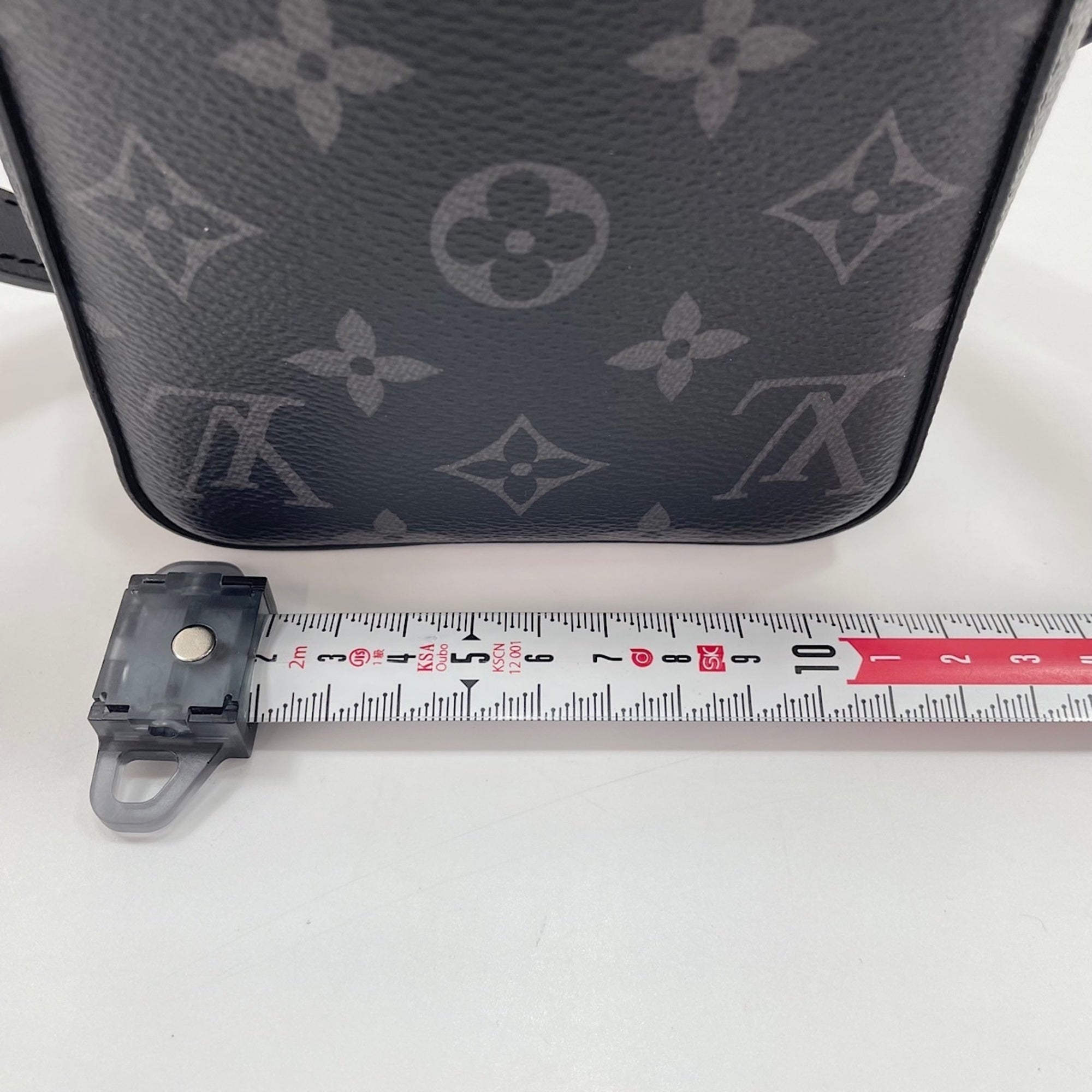 Louis Vuitton Black Shoulder Bag (Pre-Owned)
