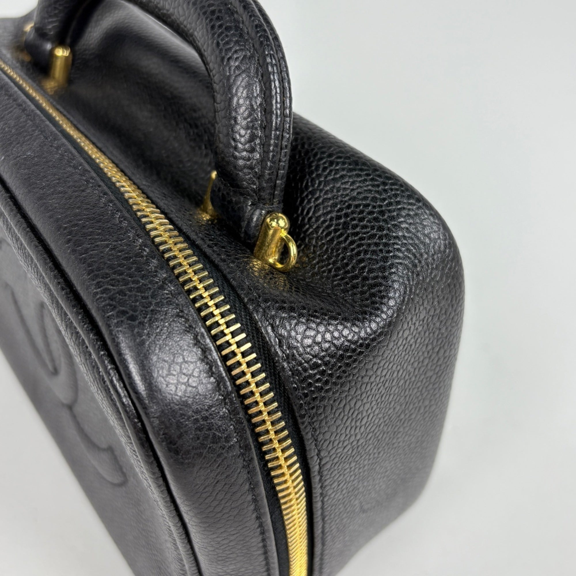 Chanel Black Grained Calfskin Pouch Vanity Bag (Pre-Owned)