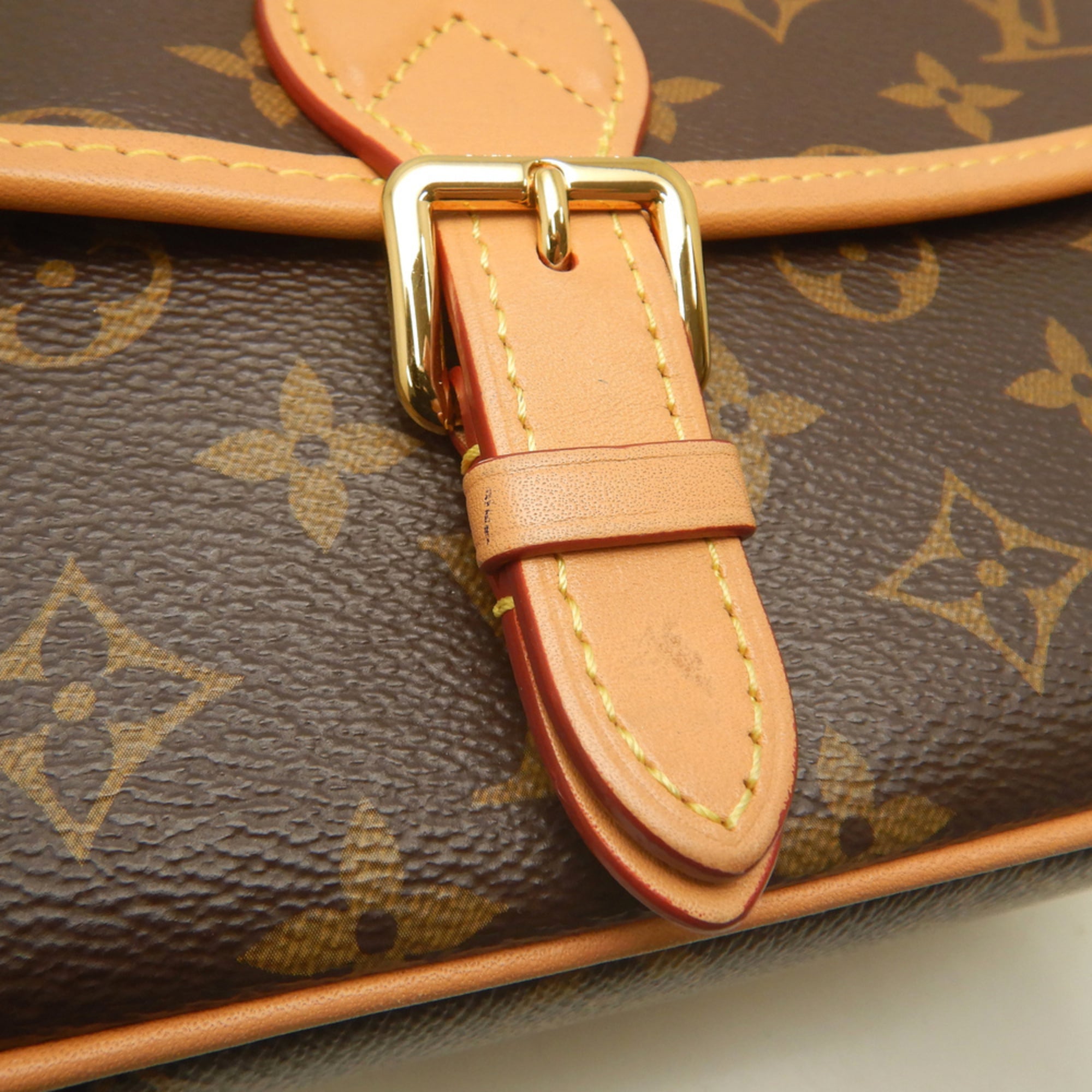 Louis Vuitton Brown Monogram Canvas Shoulder Bag (Pre-Owned)
