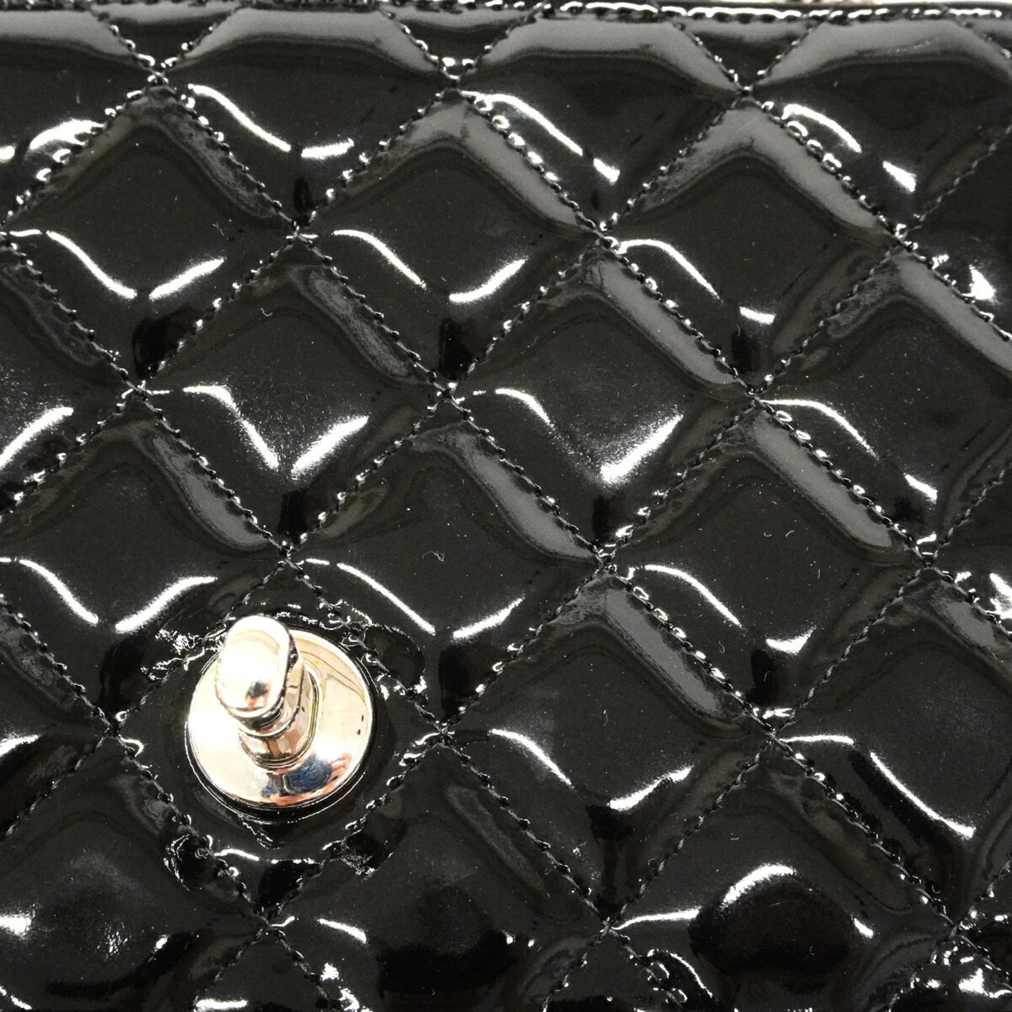 Chanel Black Patent Leather Shoulder Bag (Pre-Owned)