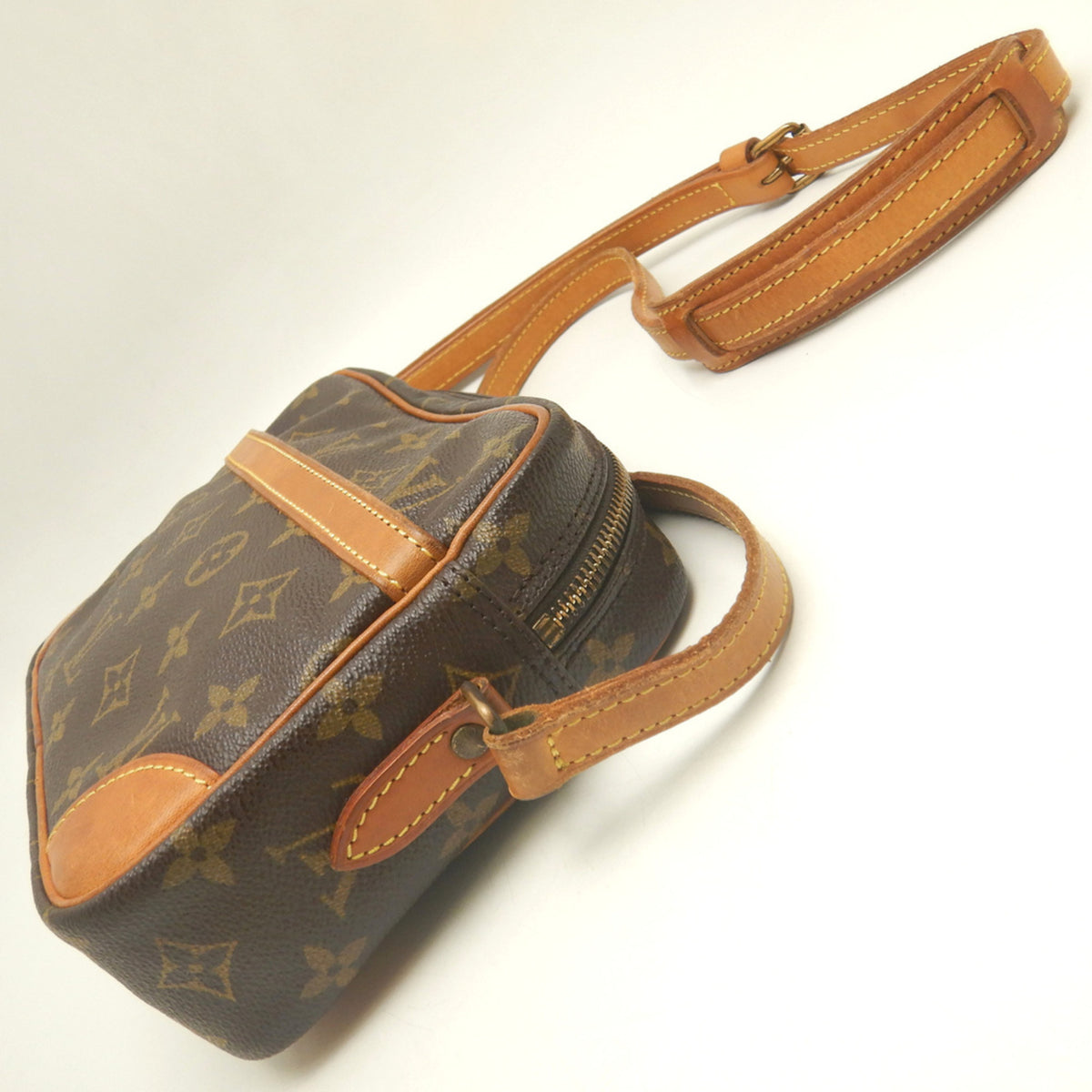 Louis Vuitton Brown Monogram Monogram Shoulder Bag (Pre-Owned)