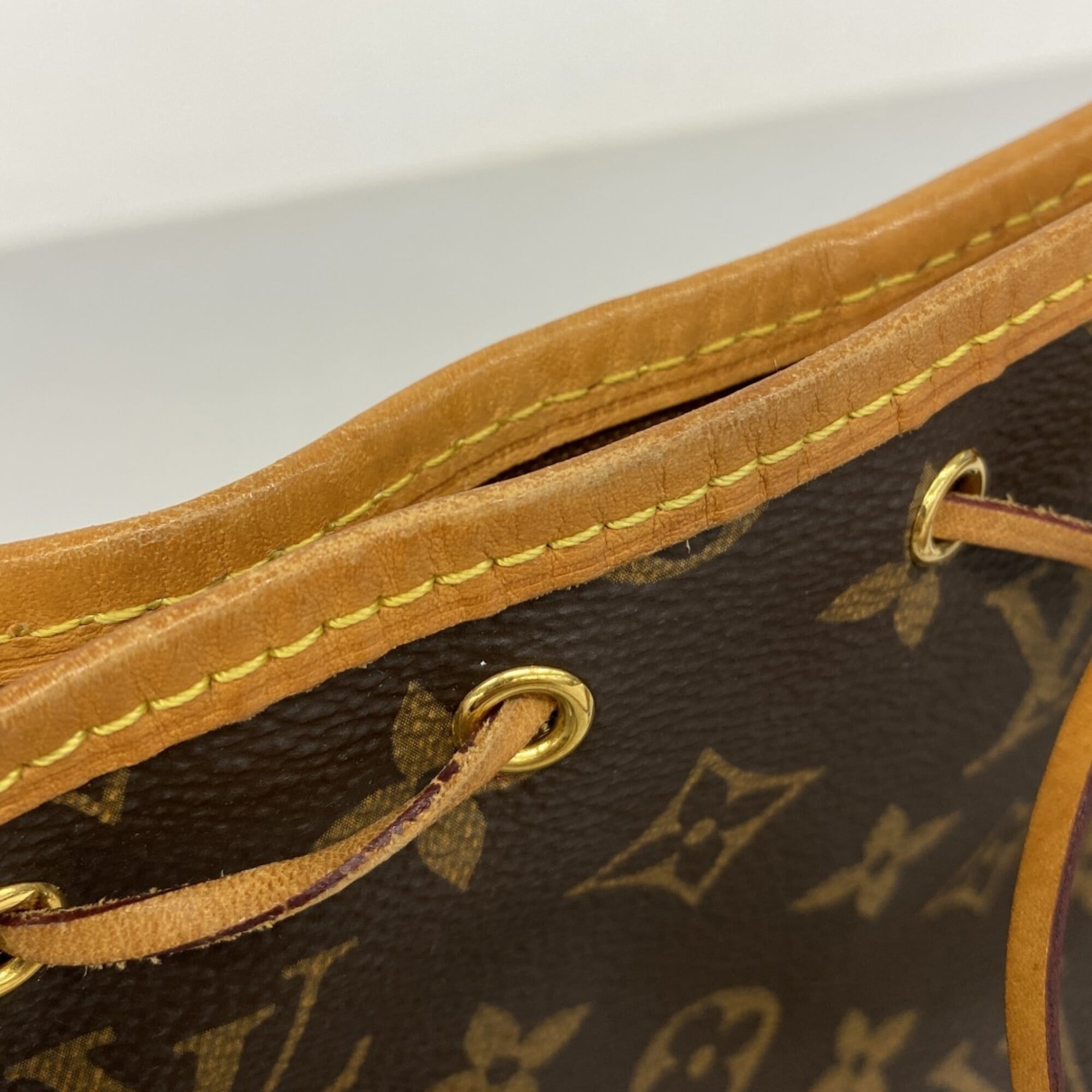 Louis Vuitton Brown Shoulder Bag (Pre-Owned)