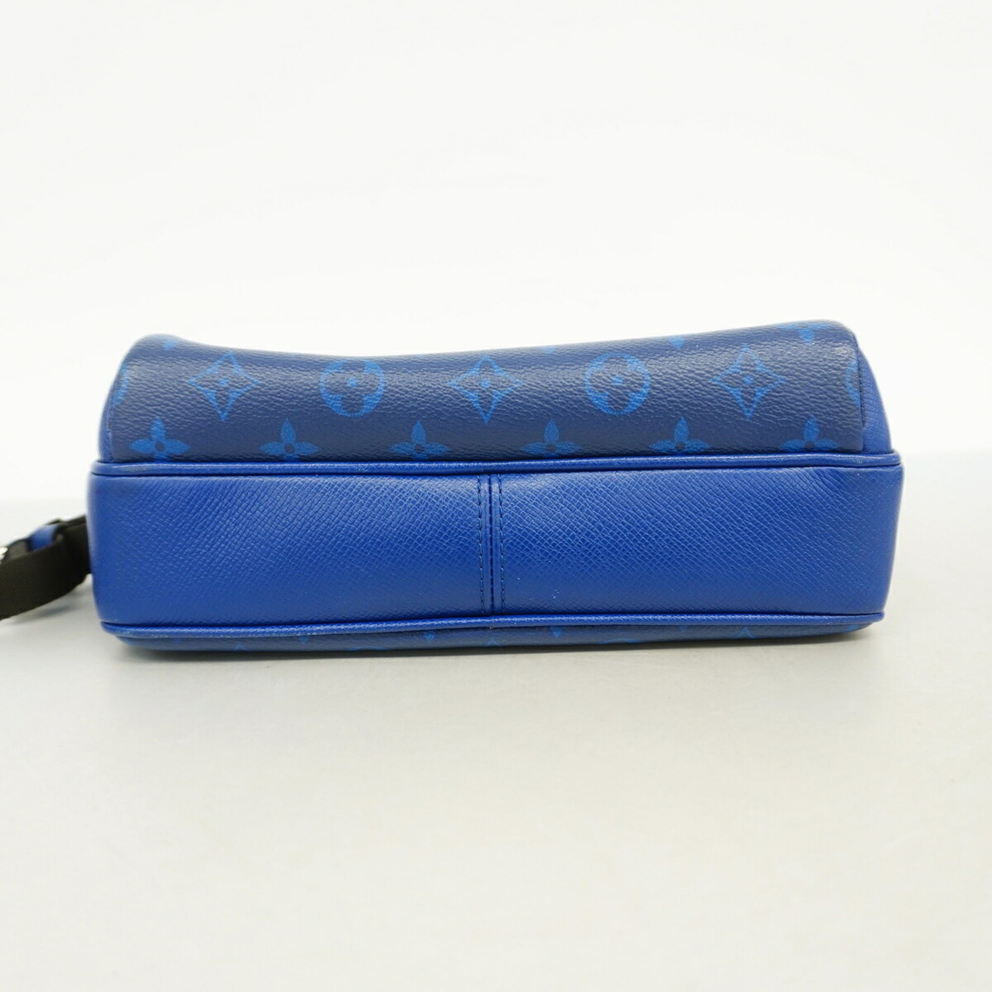 Louis Vuitton Cobalt Shoulder Bag (Pre-Owned)