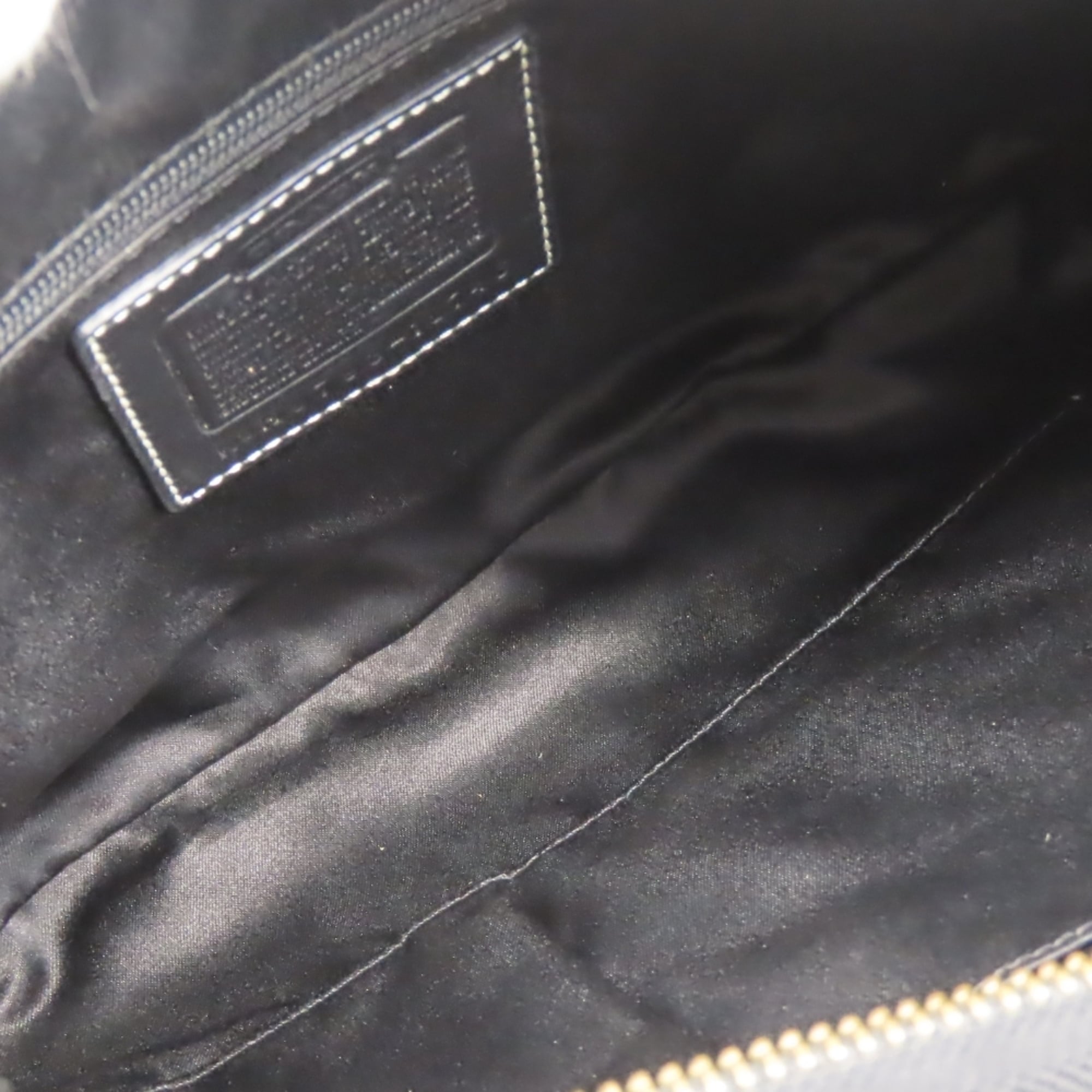 Coach Black Leather Shoulder Bag (Pre-Owned)