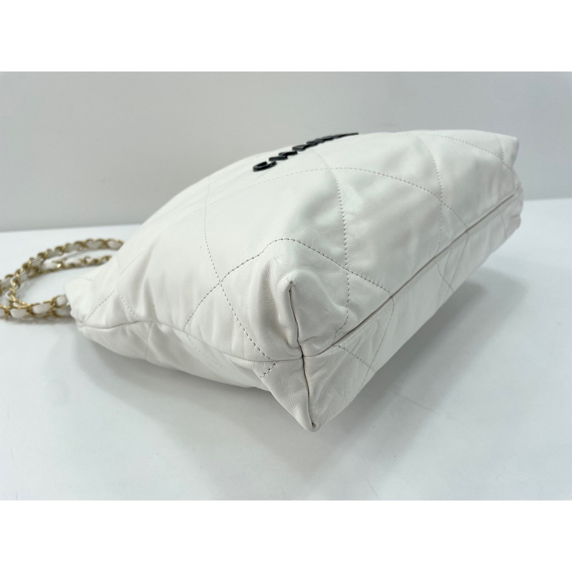Chanel White Shoulder Bag (Pre-Owned)