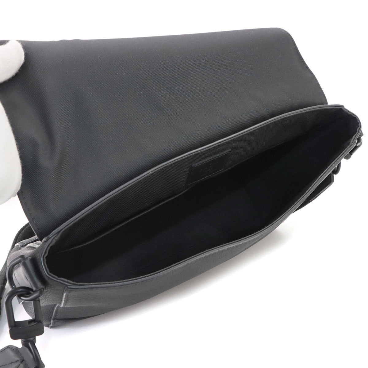 Louis Vuitton Black Leather Handbag Messenger Bag Shoulder Bag (Pre-Owned)