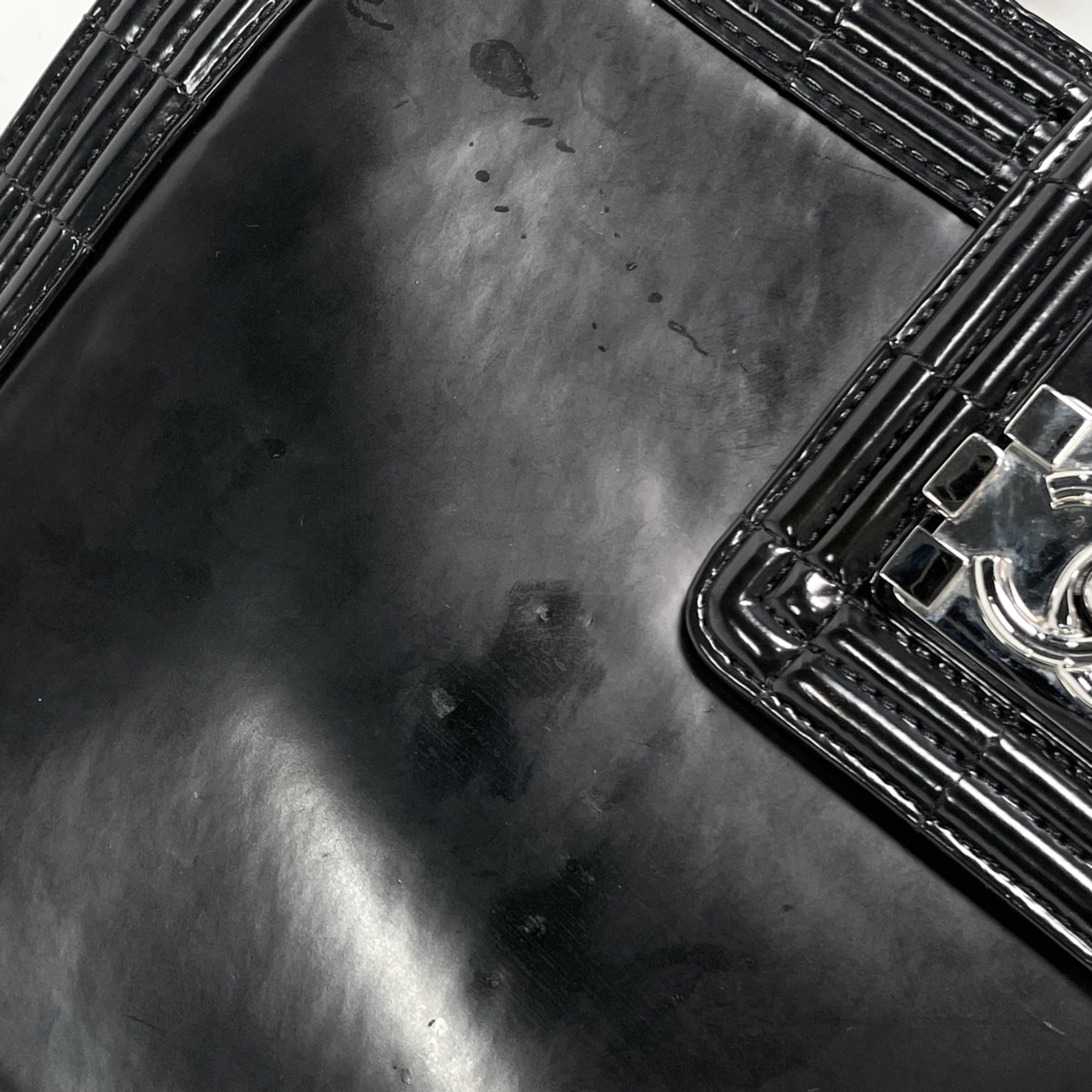 Chanel Boy Chanel Black Leather Handbag Shoulder Bag (Pre-Owned)