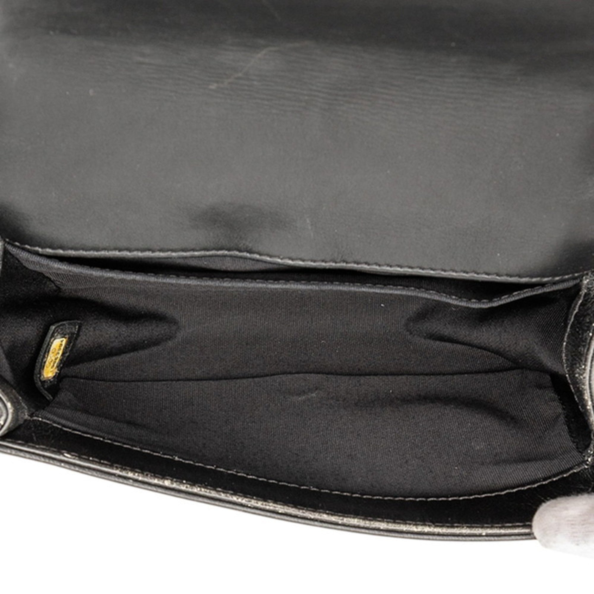 Chanel Black Leather Shoulder Bag (Pre-Owned)