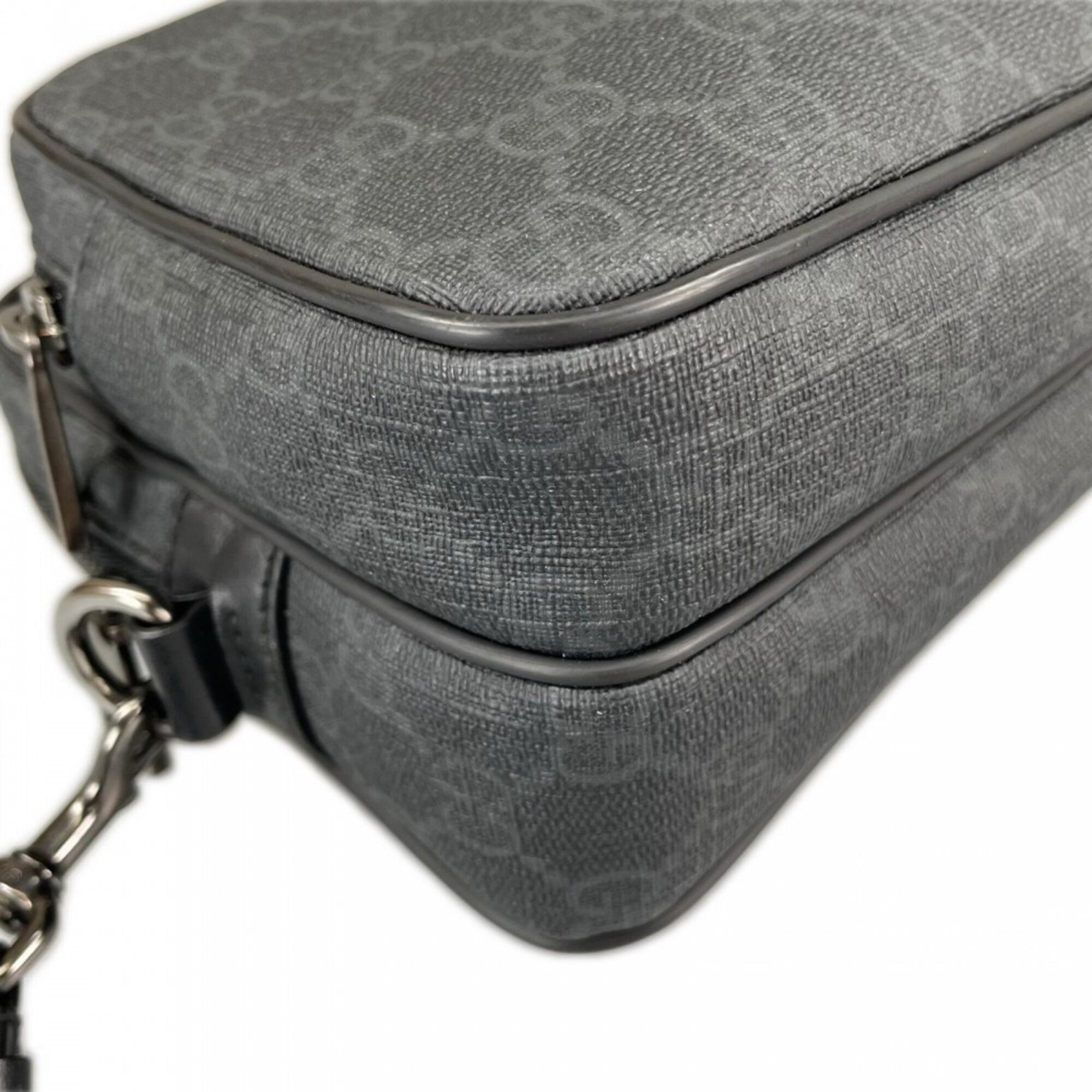 Gucci Black White Gg Supreme Clutch Bag (Pre-Owned)