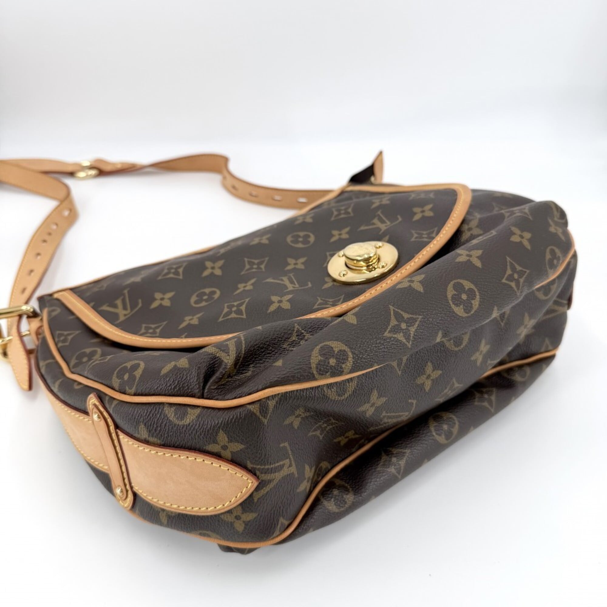 Louis Vuitton Brown Monogram Canvas Shoulder Bag (Pre-Owned)