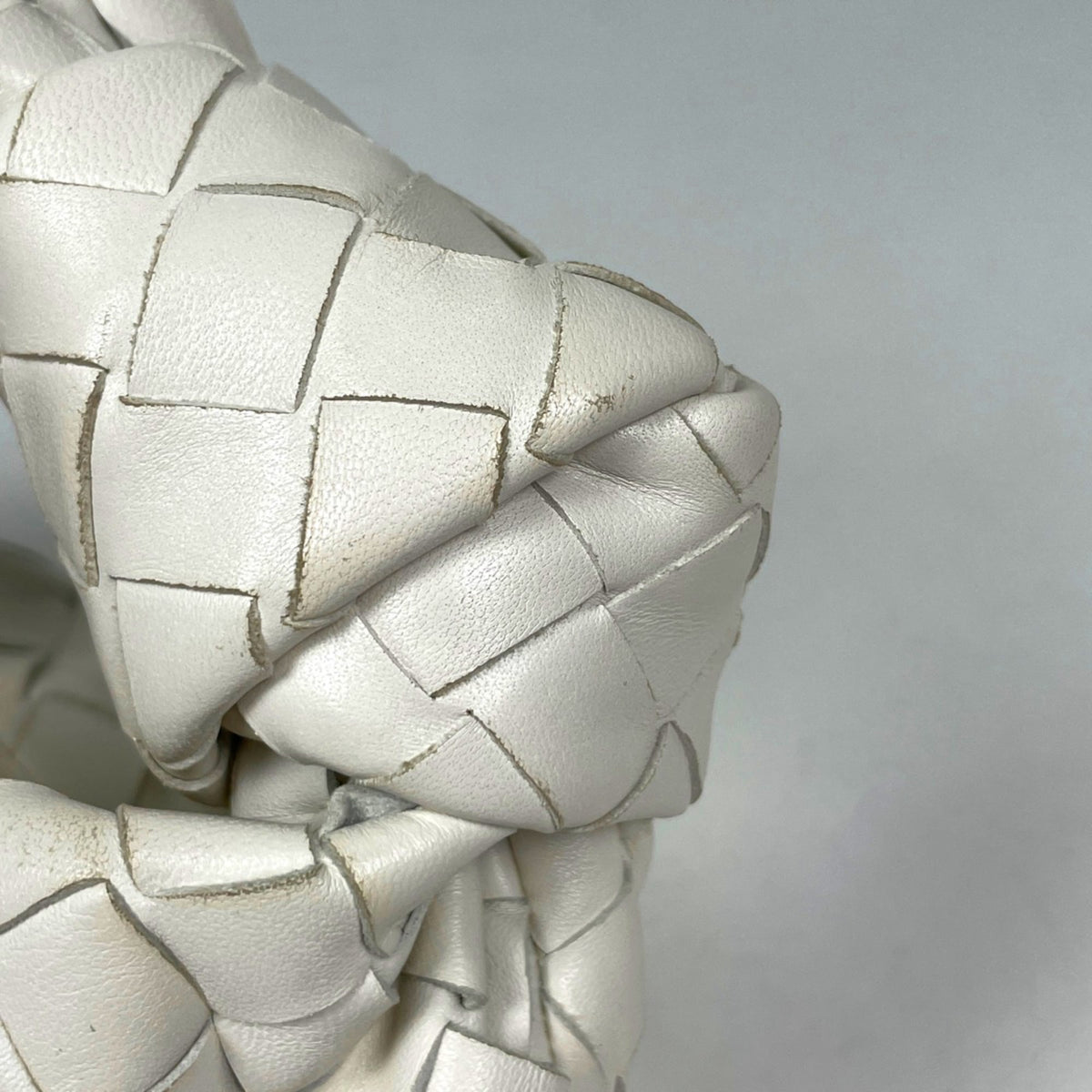 Bottega Veneta White Intrecciato Handbag (Pre-Owned)
