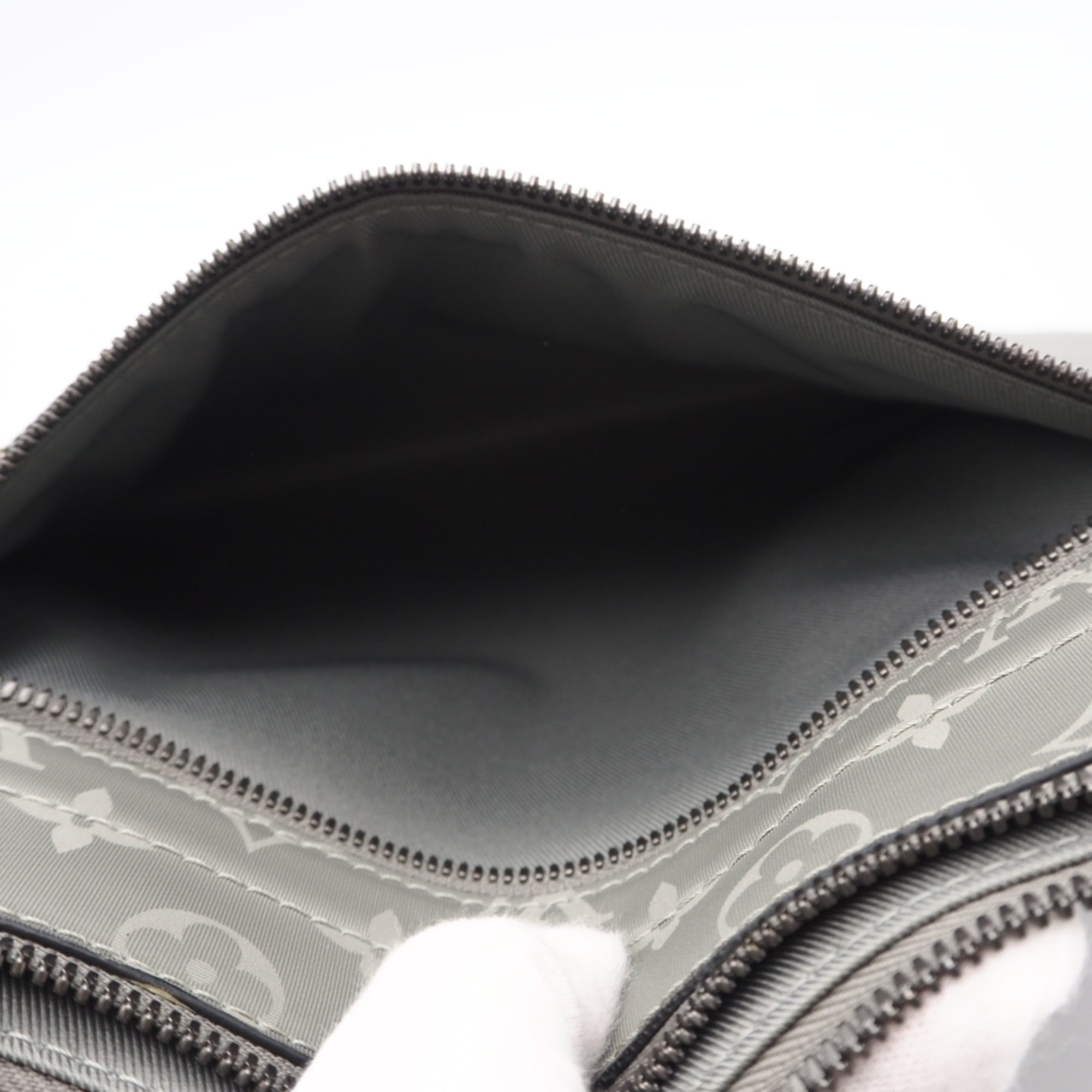 Louis Vuitton Gray Beige Monogram Clutch Bag Pochette (Pre-Owned)