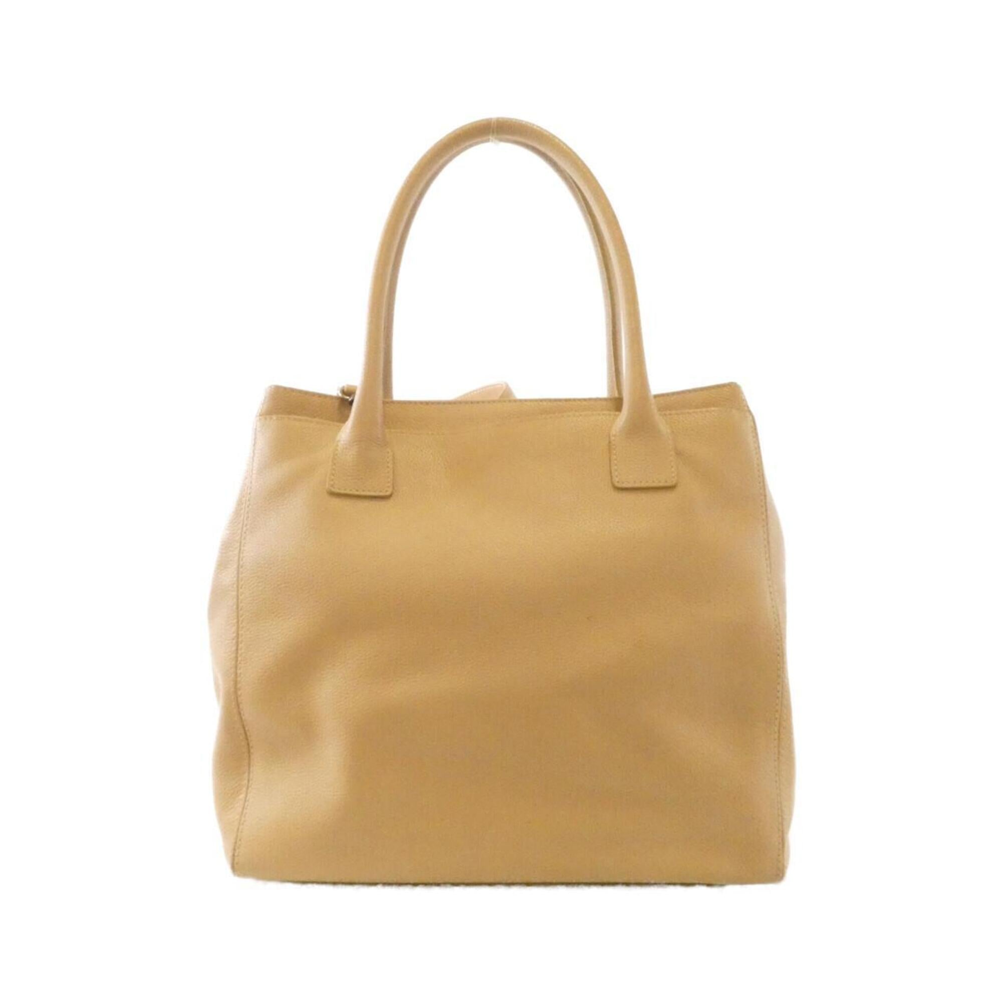 Chanel Beige Leather Shoulder Bag (Pre-Owned)