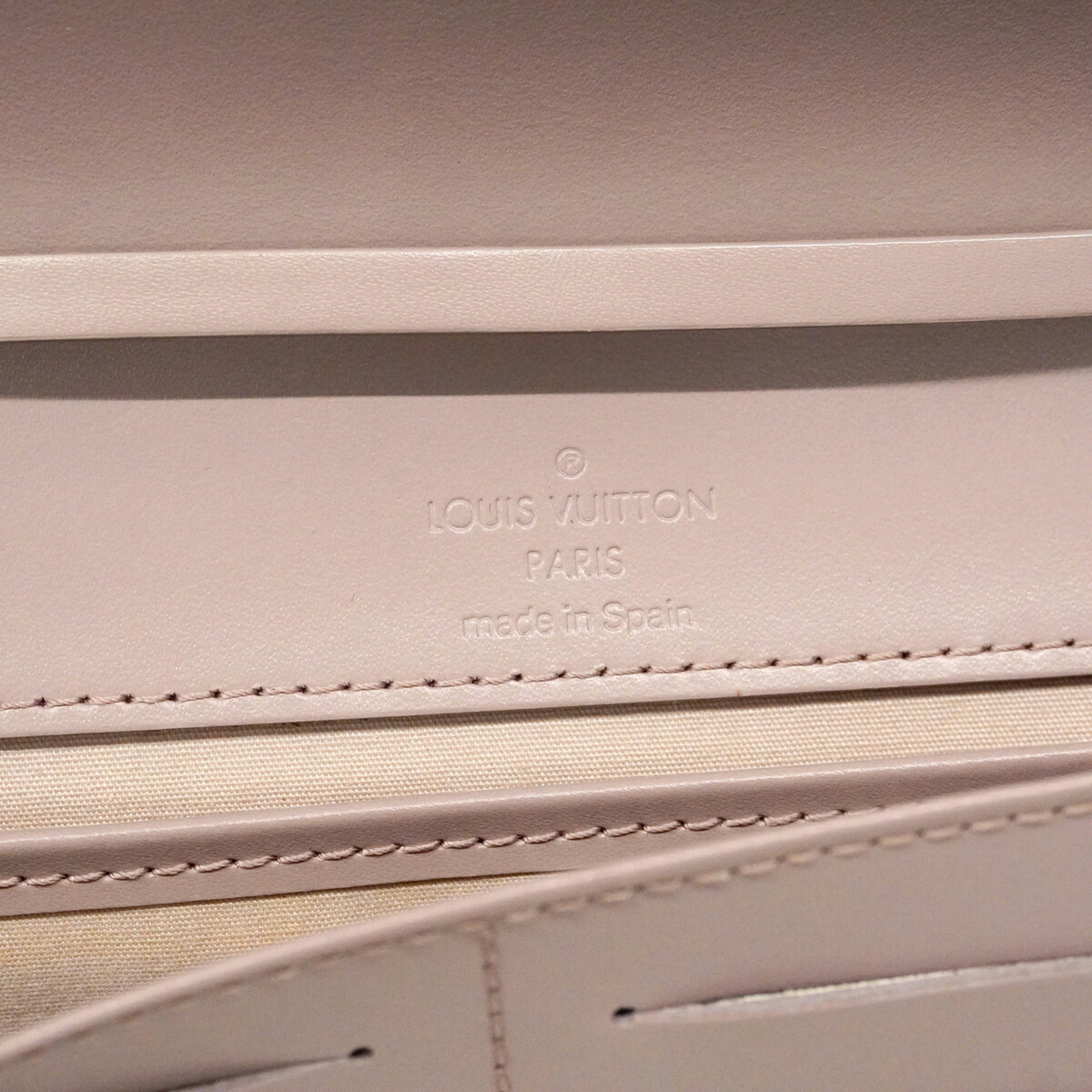 Louis Vuitton Lilac Shoulder Bag (Pre-Owned)